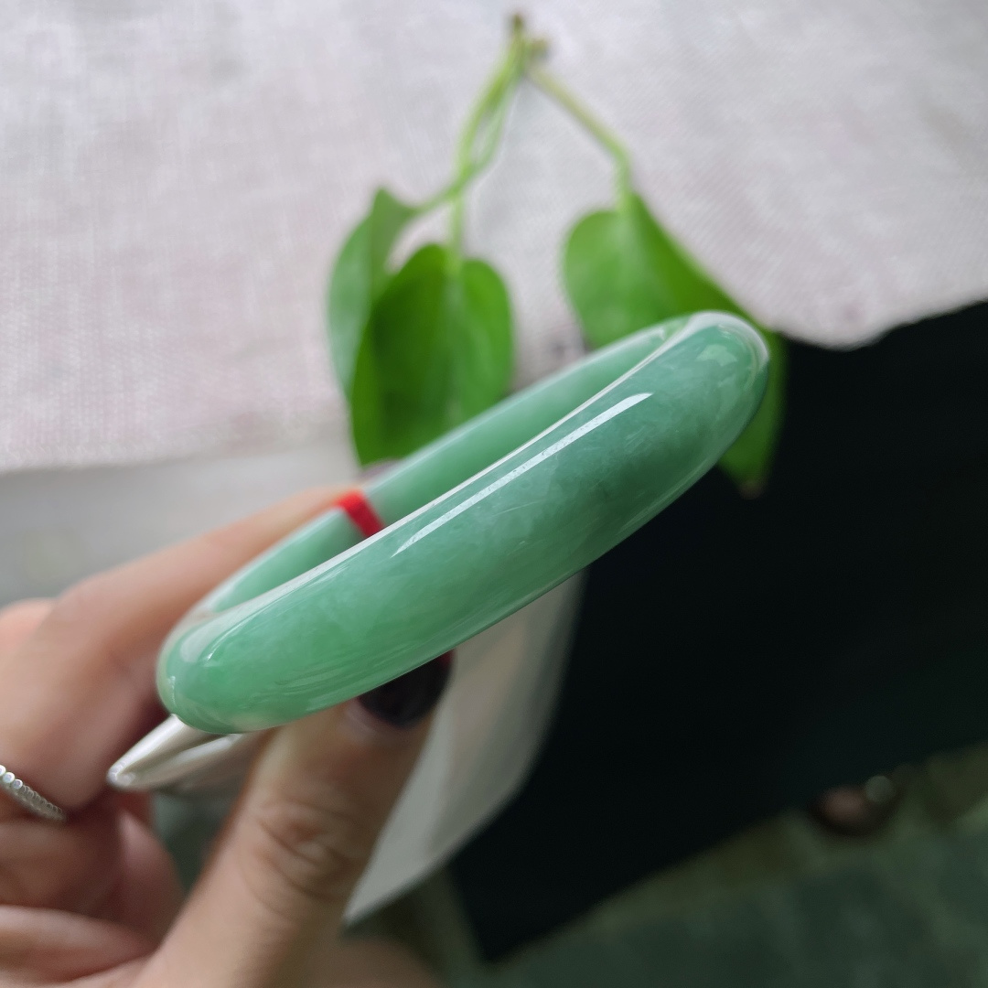 55.8/11.8/8.5绿底正圈，水润细腻，窄条，青春洋溢，甜美，有棉线，ss50833a