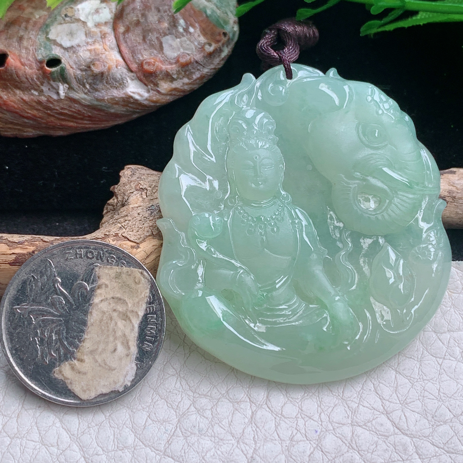 bg实拍50*46.5*6缅甸翡翠精雕甜绿普贤菩萨 生肖守护神玉吊坠 玉挂件