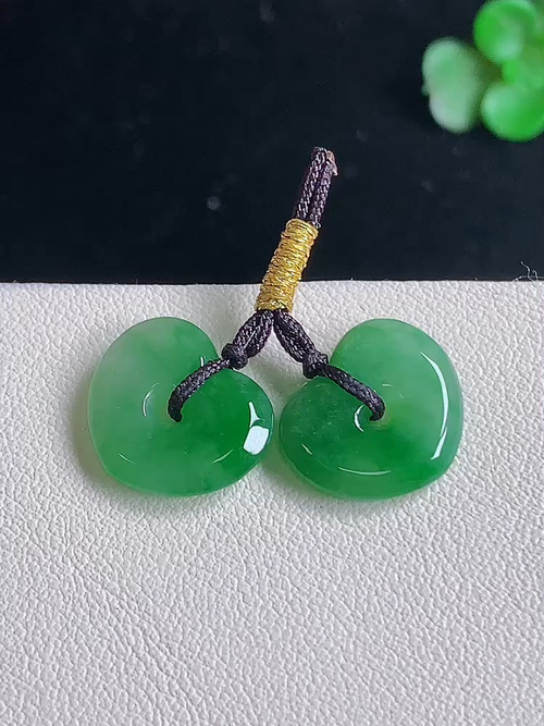  ，飘绿耳坠，无裂，尺寸12.5/14.4/2.9，№;y232900 21