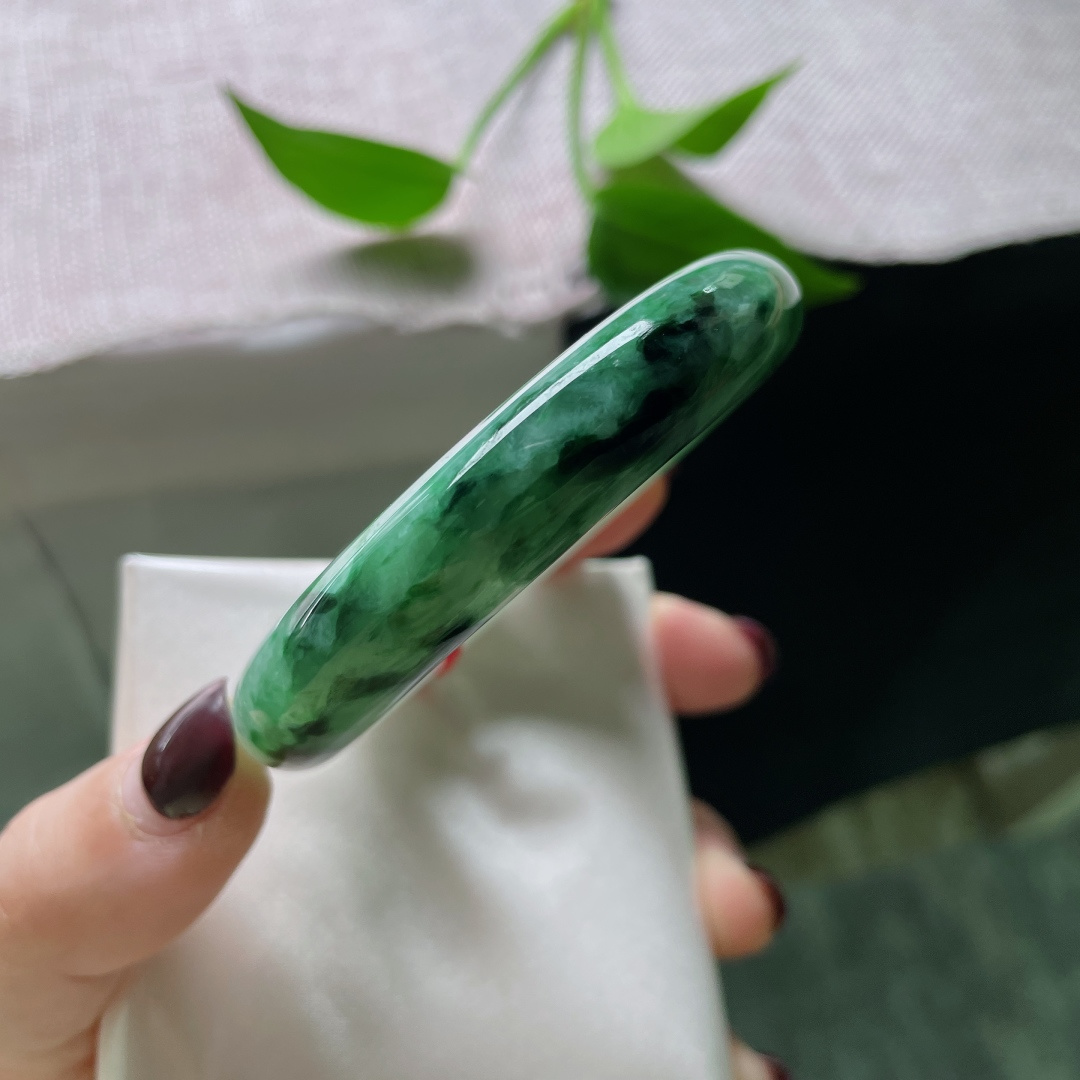 56/12/7.8，飘花正圈，在柔润的质地里，开出一小朵柔软的沉默。晶体，ss51404a