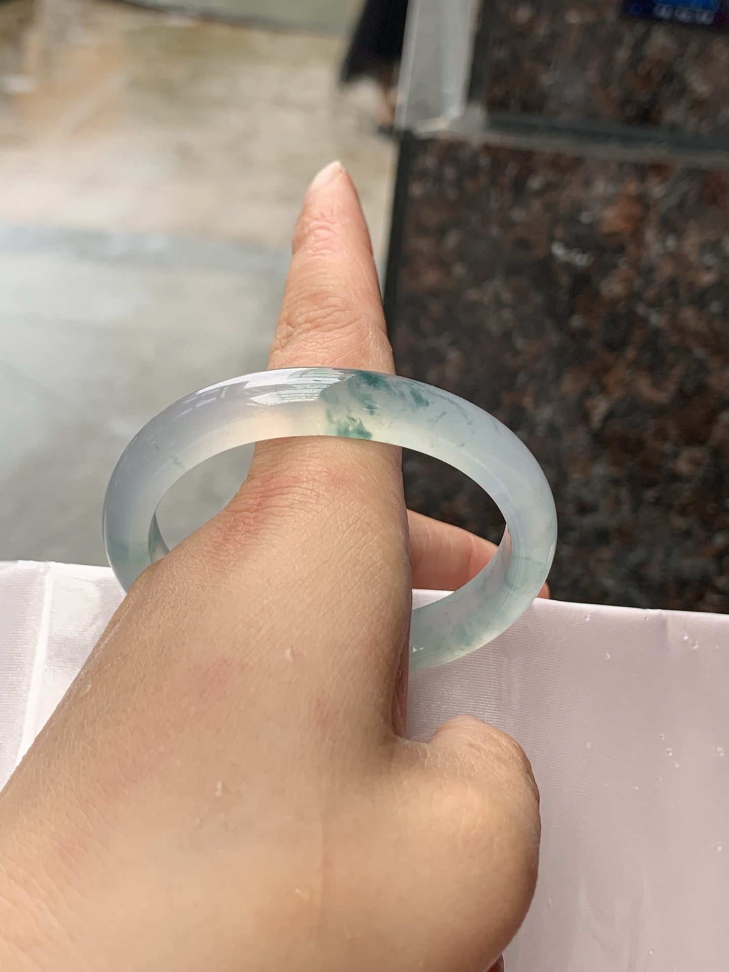 冰飘花贵妃，54.2-47.5-10.2-7，0424-N525，底妆冰透，胶润细腻，蓝花灵动飘逸，勾勒出一幅唯美诗意的山水意境画，古典优雅又秀气，无裂