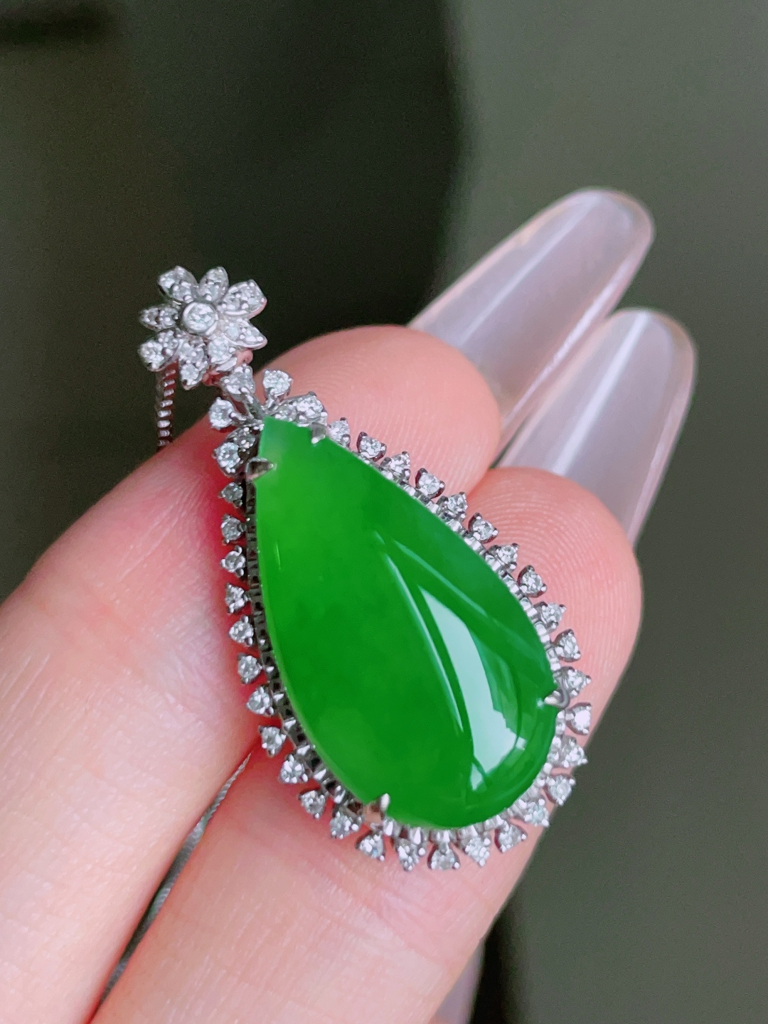 ️ 冰辣绿水滴，色泽鲜艳，种老水润，18k金镶嵌 30.7/15/8.6，裸石 19.9/11.1