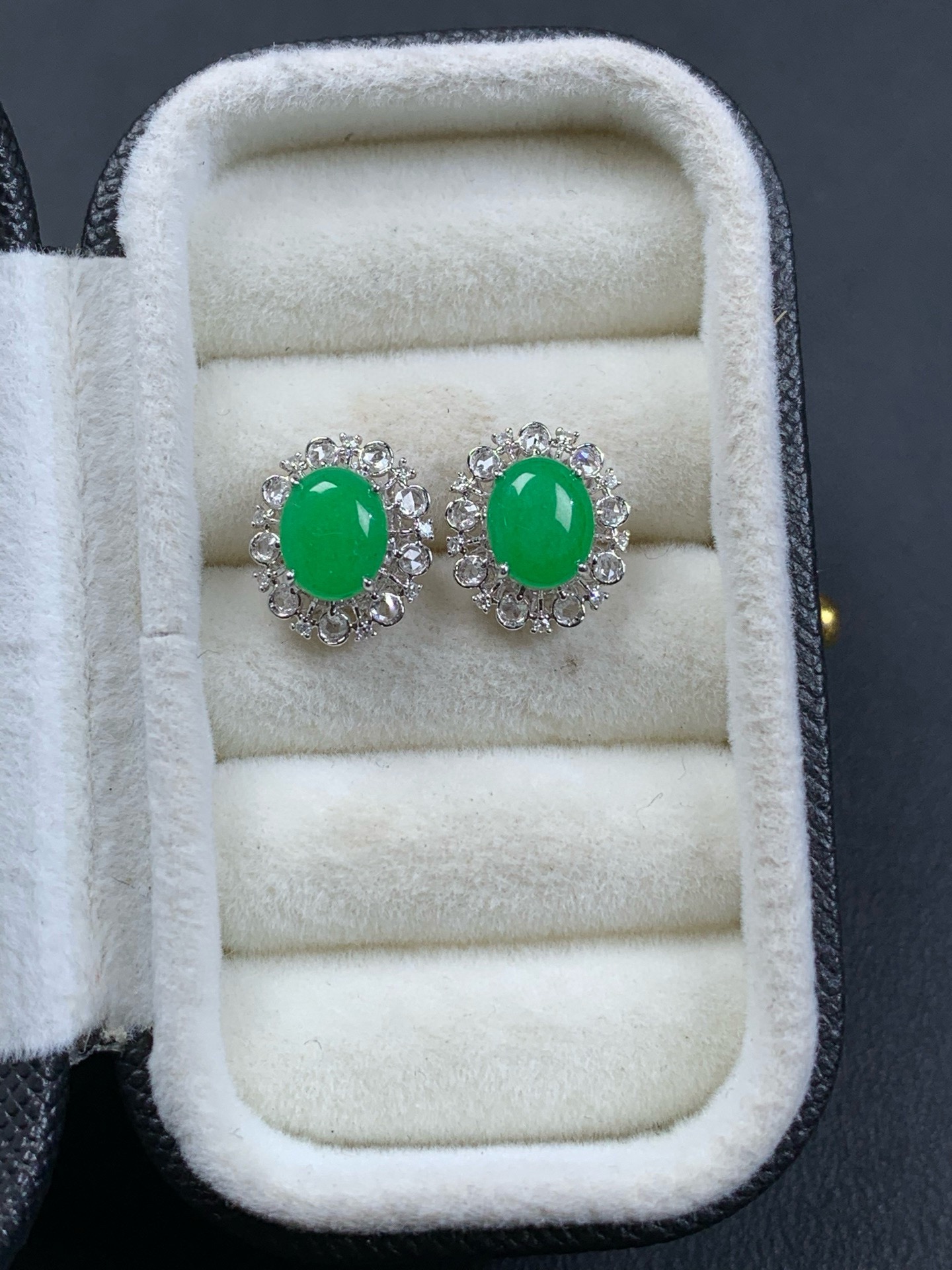 18k金镶嵌冰绿蛋面耳钉10.9/9.7/6.8，裸石6.8/5.5/3.5