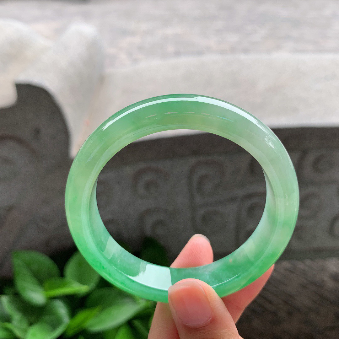 圈口 54.7-12.7-8.3【冰芙蓉绿正圈手镯】