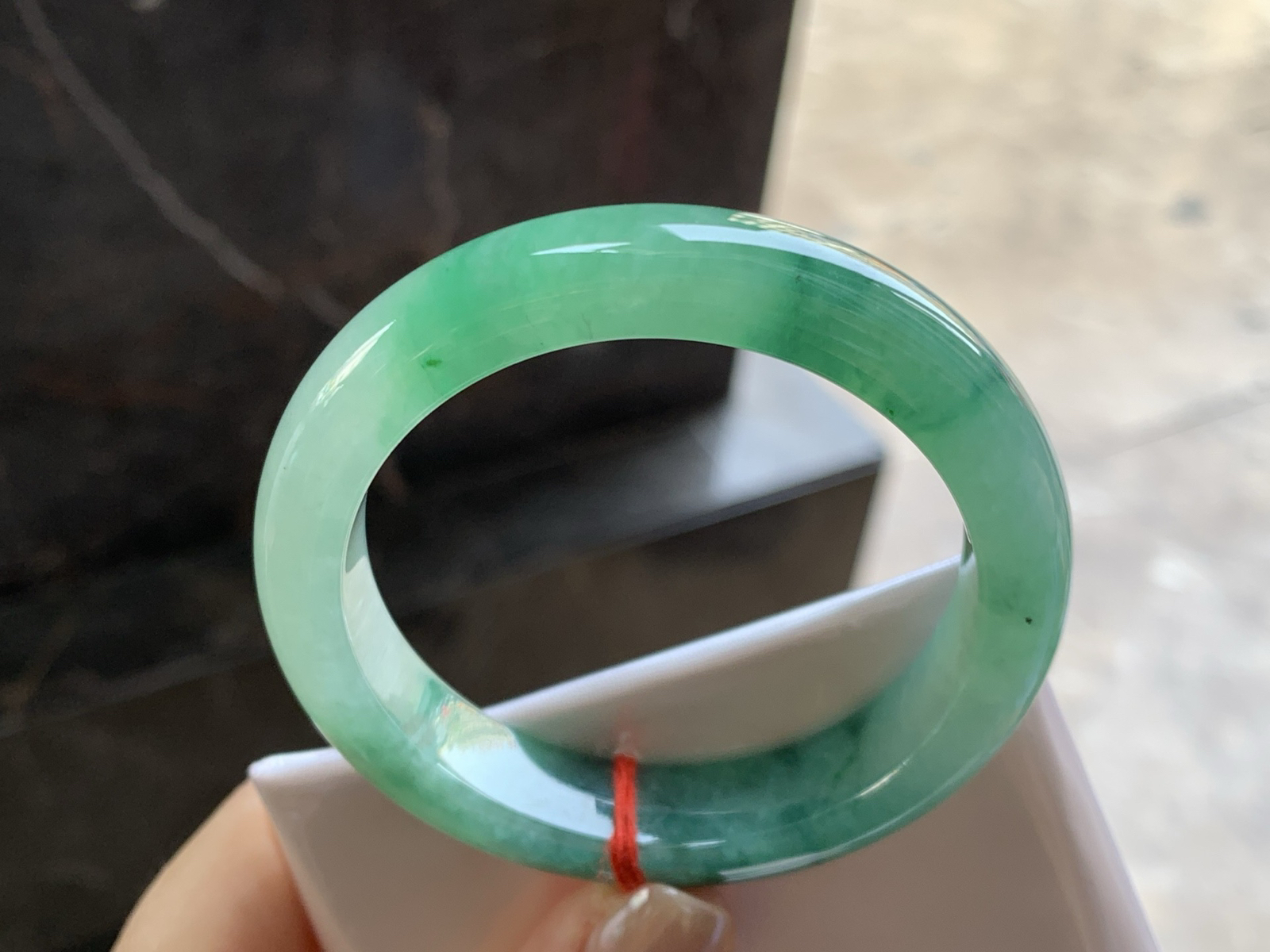 51-11.8-8.3

糯冰种带色手镯^_^有种有色～上手漂亮