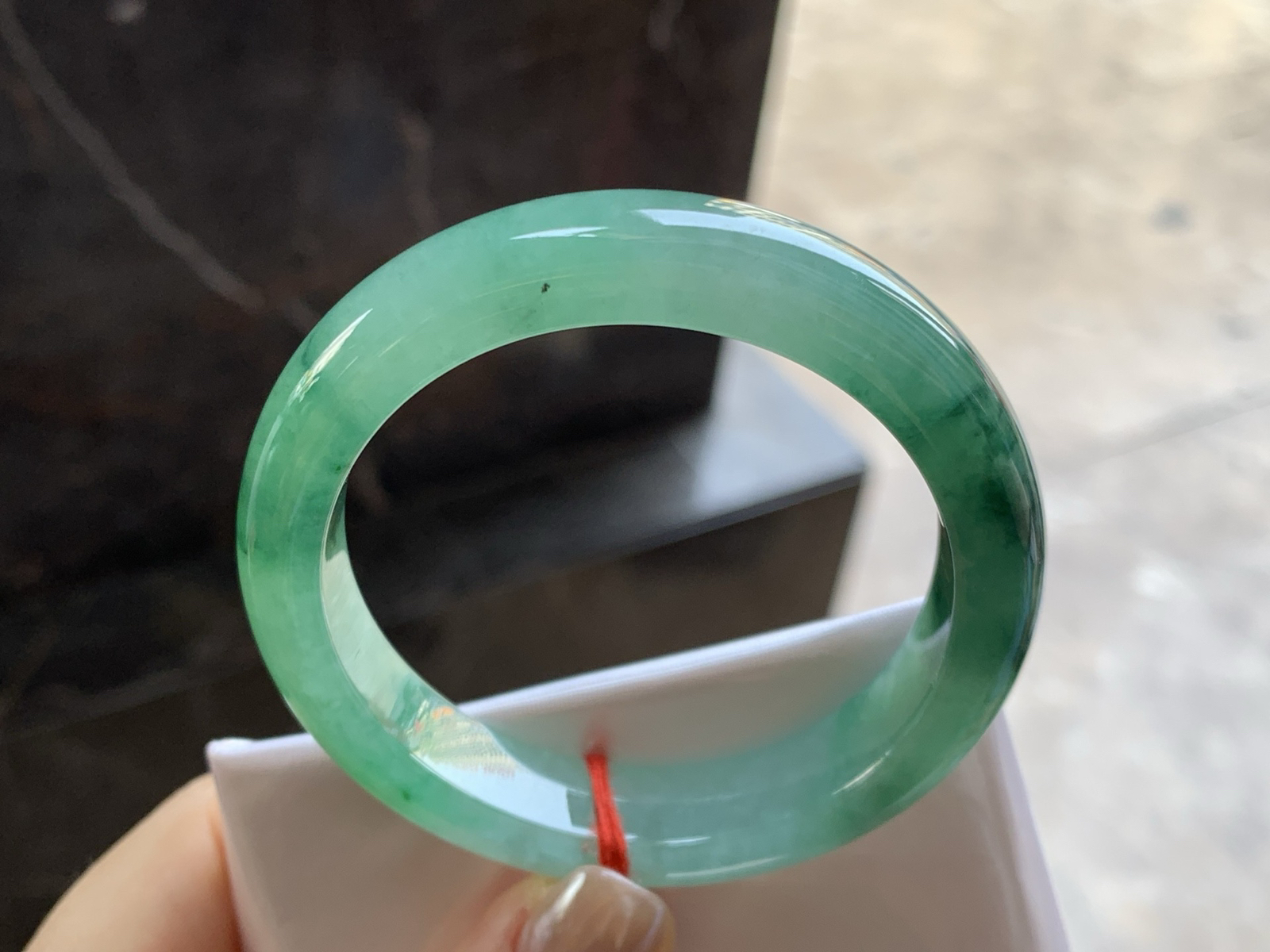 51-11.8-8.3

糯冰种带色手镯^_^有种有色～上手漂亮