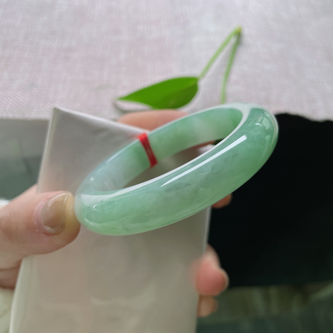 52.5/12.2/8.8绿底正圈，水润细腻，一眼即见的东方美，江南雨后，贵气，一点皮纹，ss51972a