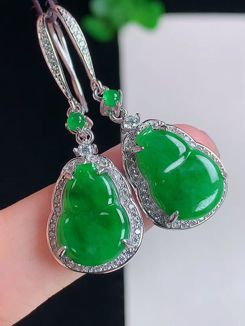 银镶葫芦耳坠，无裂，尺寸12.6/8.6/1.1，编号y23 21/4