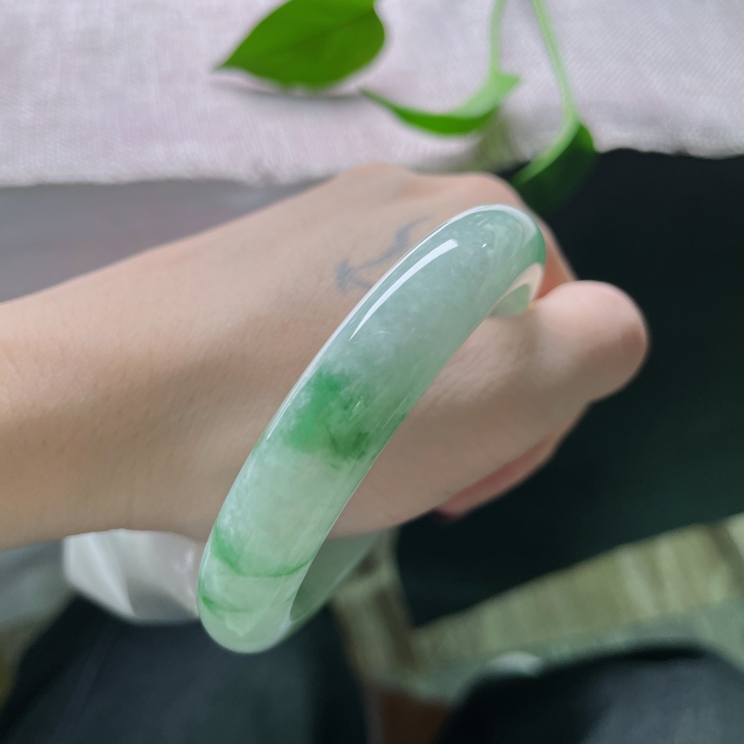 57.2/12/8，飘花正圈，水润，花色灵动飘逸，活泼不失大气婉约，无裂，ss50757a