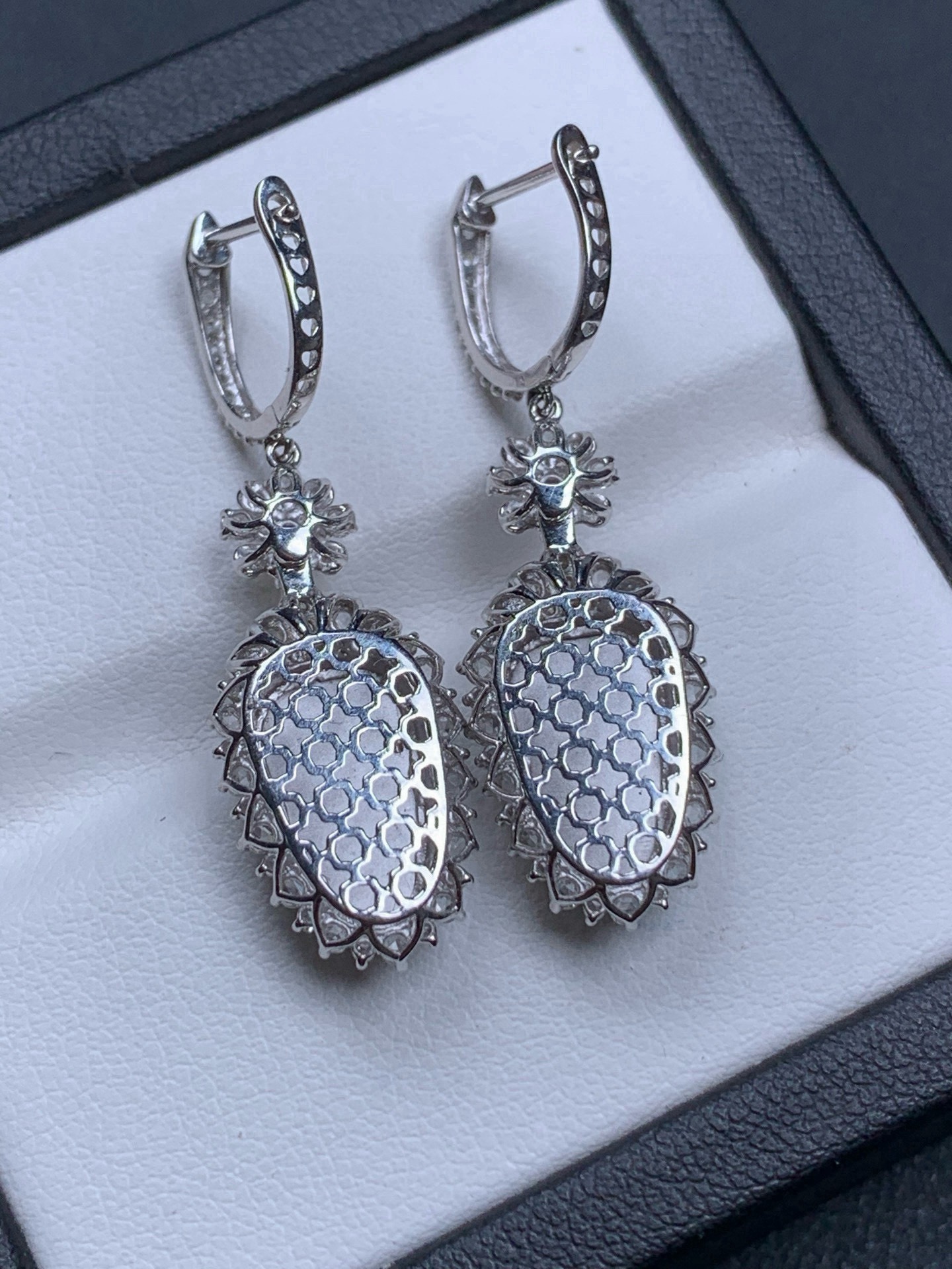 18k金镶嵌冰阳绿叶子耳包35.8/11.6/6.4，裸石13/8/2.5