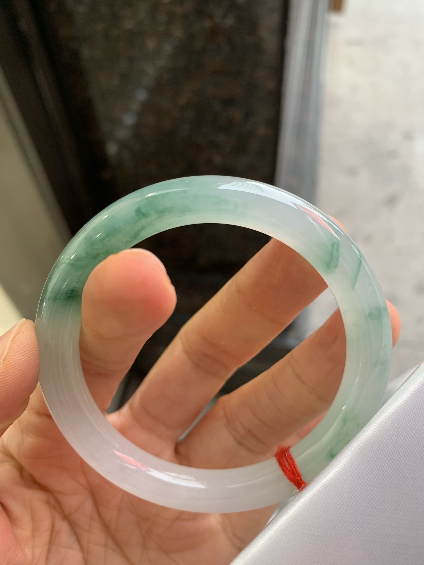 圆条冰飘绿花，有纹、有裂，尺寸：55/8.8，料子漂亮