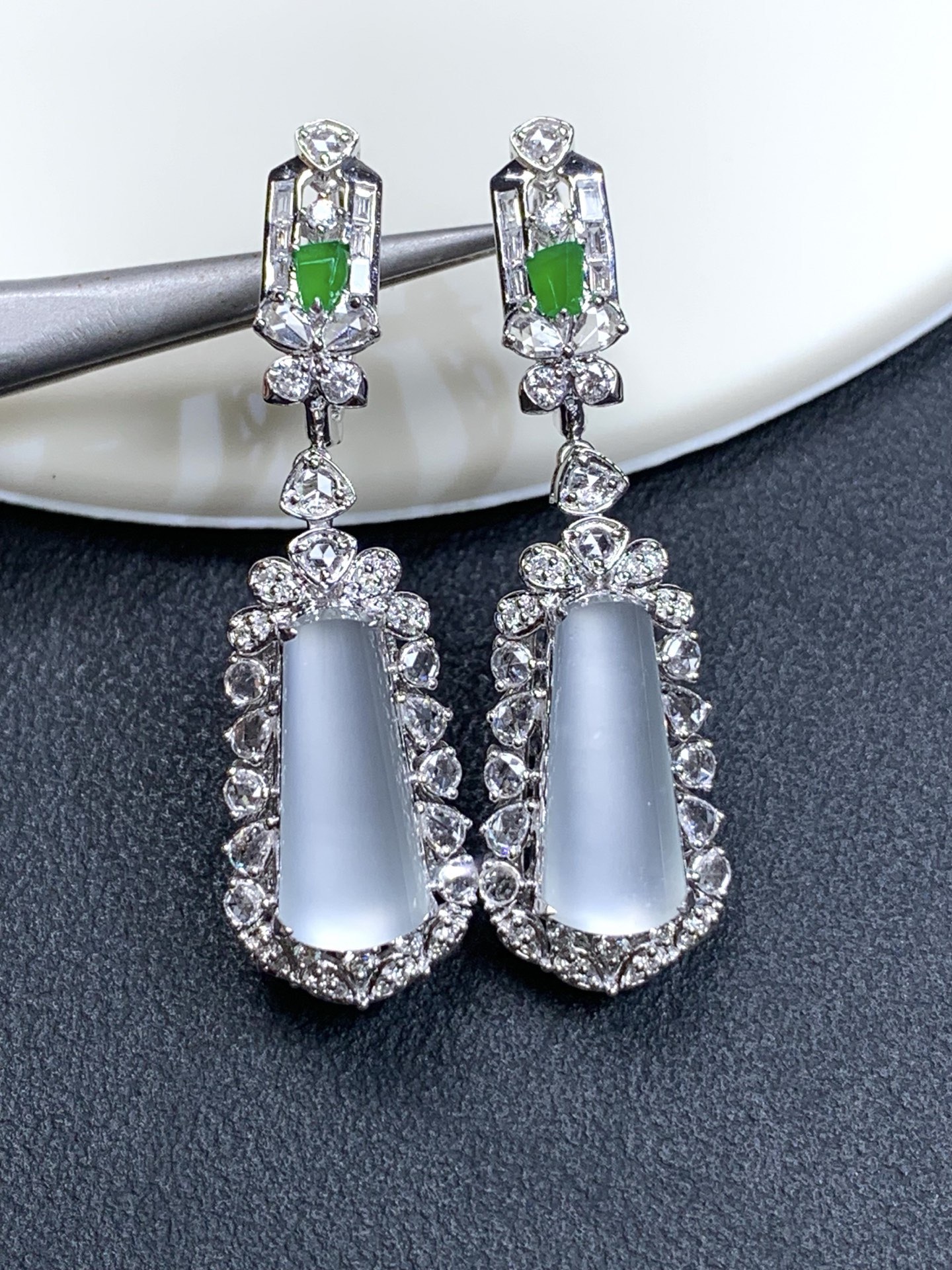 18k金镶嵌冰种玻璃无事柱耳包37.8/113/9，裸石14.6/7.2/4.8