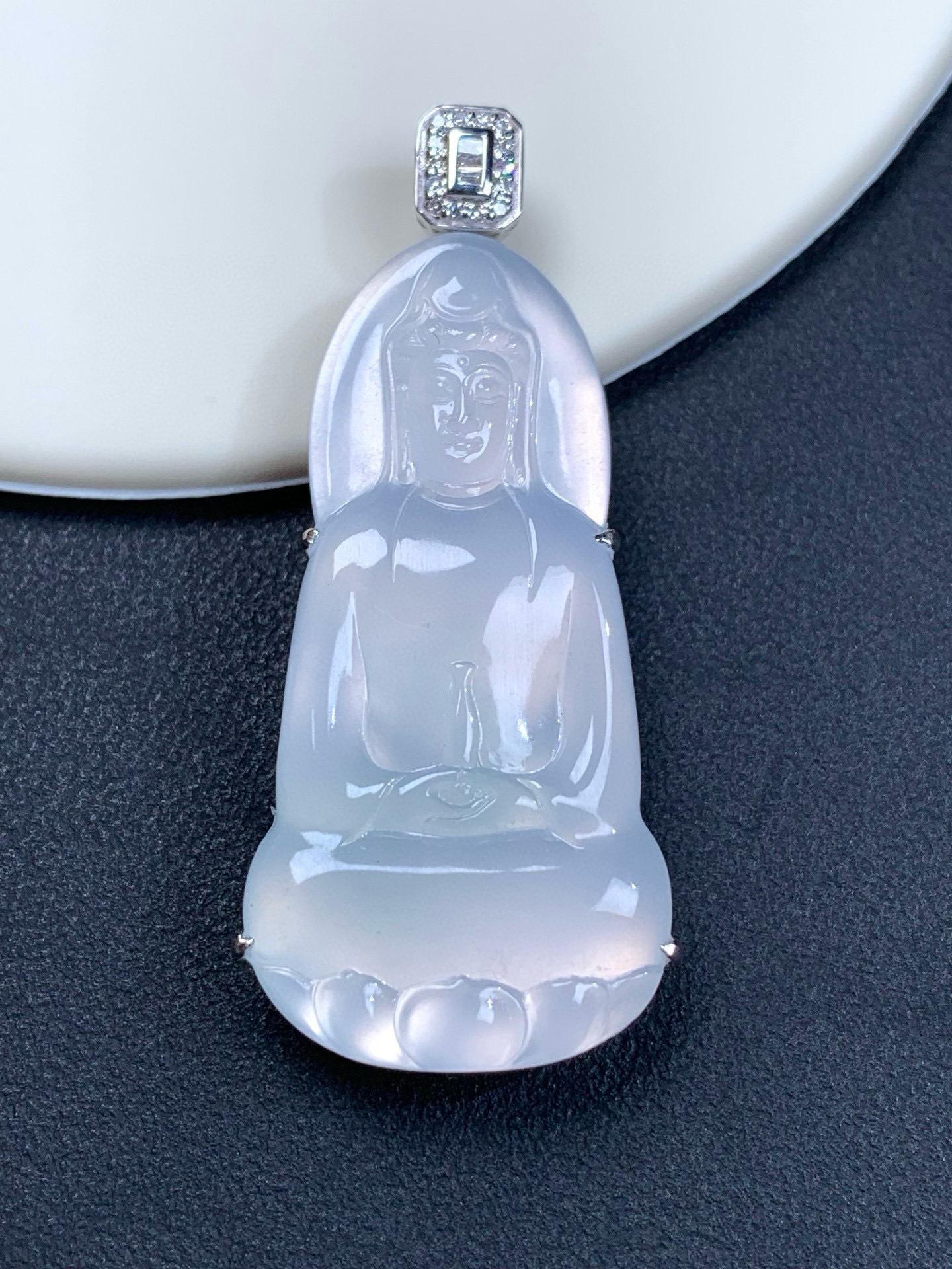 ️18k金镶嵌冰起光素衣观音吊坠51/21.8/8.4，裸石43.5/22.5/4.8