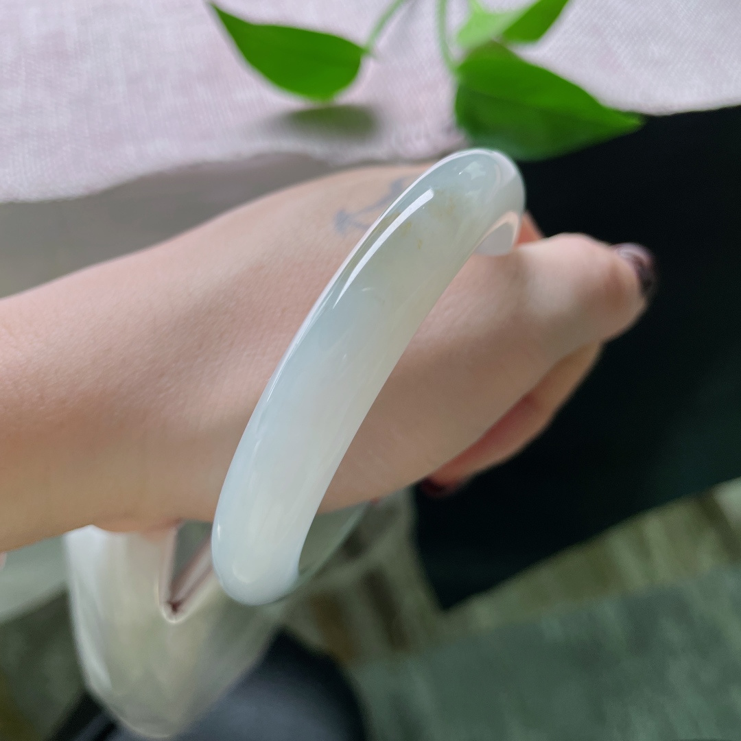 56.2/11.1/7.8，蓝紫正圈，水润细腻，种老，韵味中透露着优雅，洒金，无裂，ss51569a