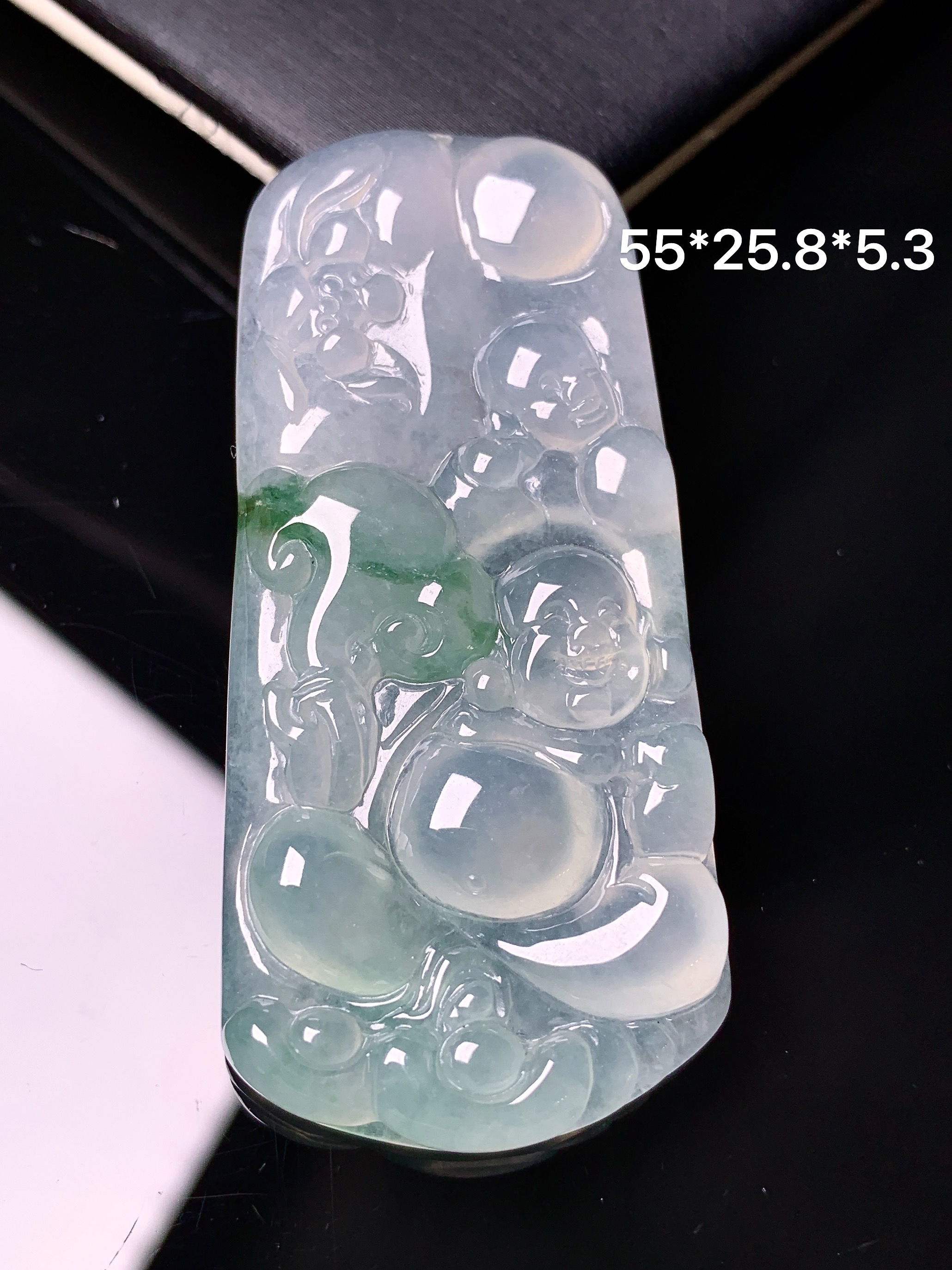 飘绿多仔多福佛公牌吊坠 玉质细腻 色泽艳丽清新 水润亮眼 整体尺寸55*25.8*5.3x1