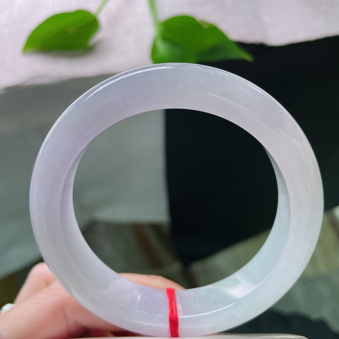 57.9/13.9/9.3，正圈，淡紫如雾，冰透如玉，温柔不挑人。版型厚装，一点皮纹不显，ss51883a