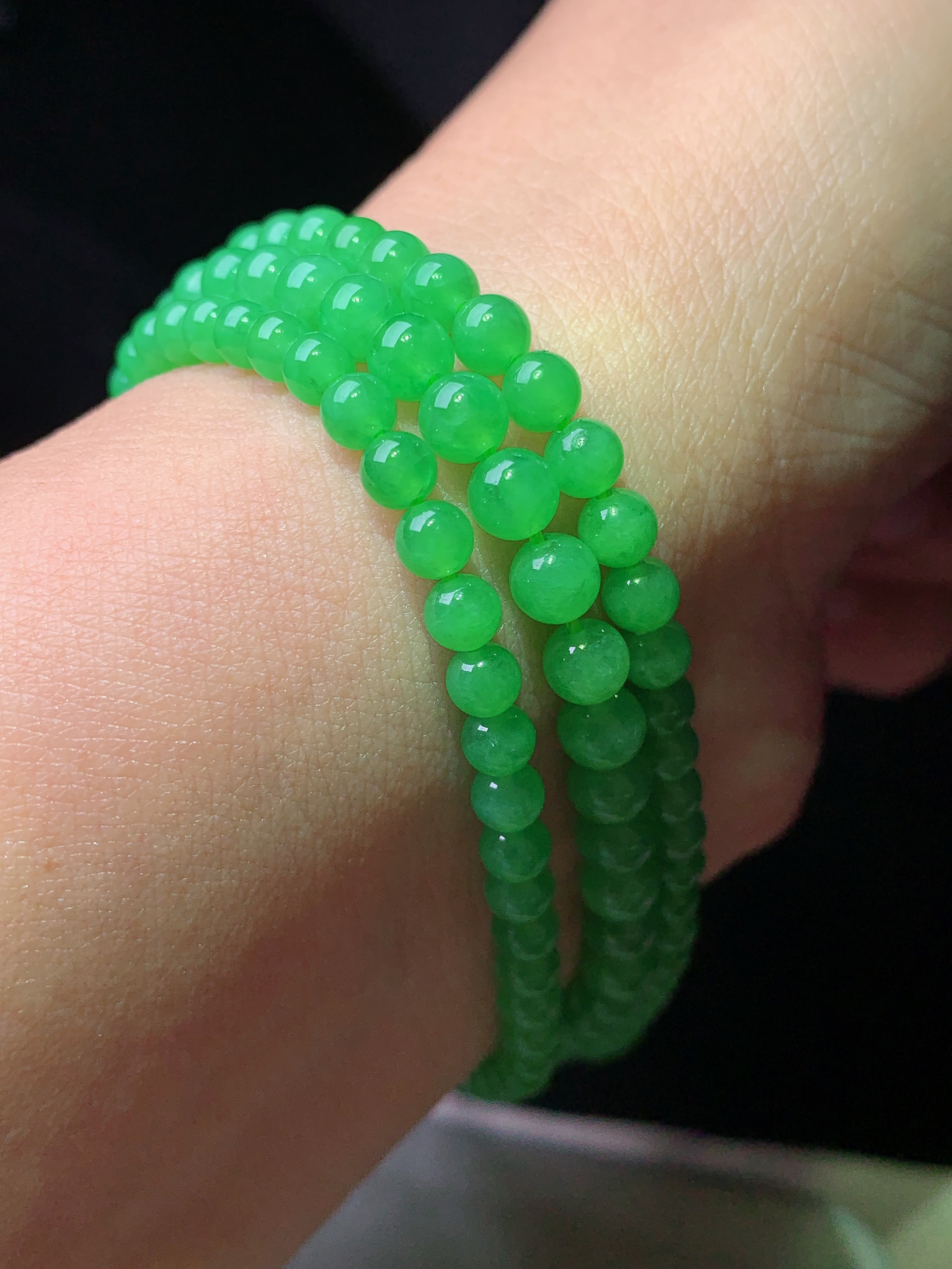 满绿圆珠项链 玉质细腻 色泽艳丽清新 水润亮眼 整体尺寸5h3