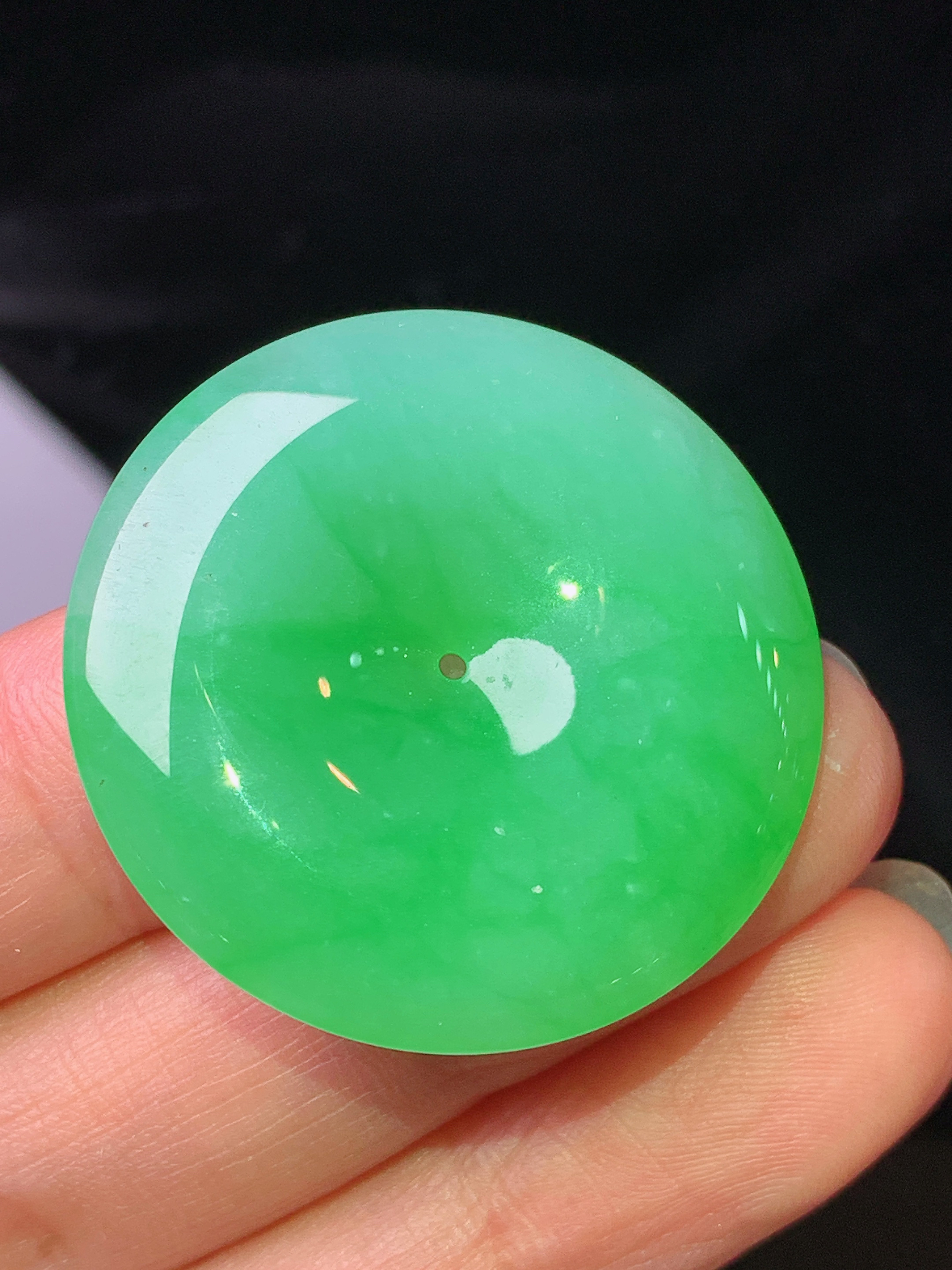 阳绿平安扣吊坠 玉质细腻 色泽艳丽清新 水润亮眼 整体尺寸31.6*6m2