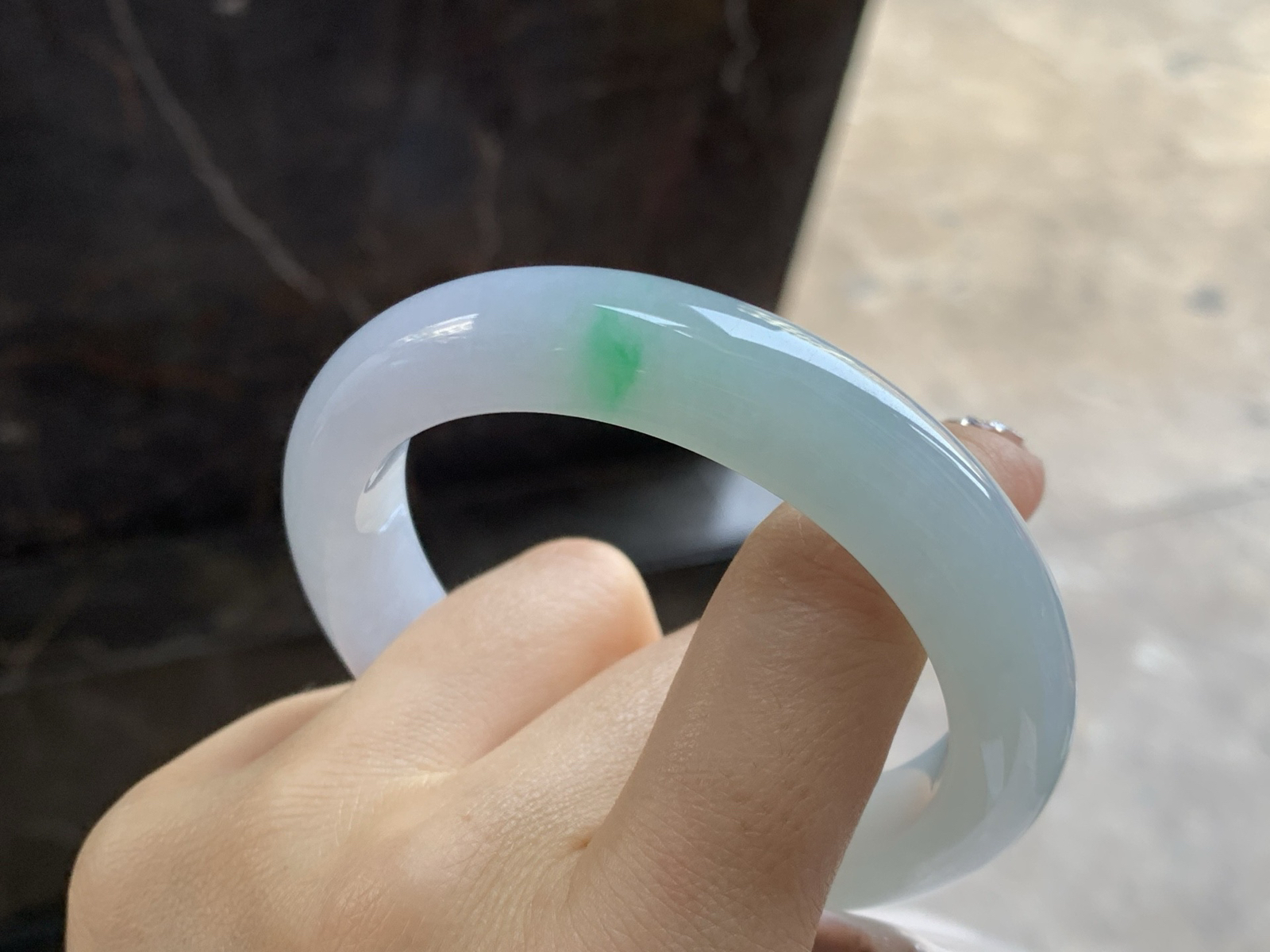 57-12.4-9.4

春带彩手镯^_^底子细腻有种水