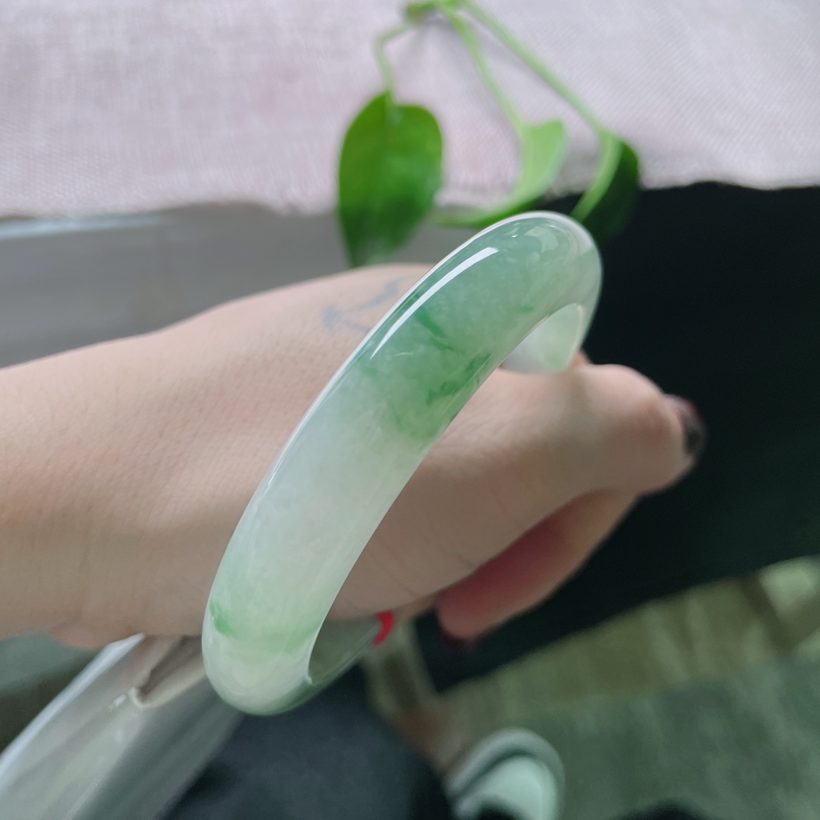 57/12/8.9，飘花正圈，一缕翠色游冰底，恍若春水初生时。ss50767a..