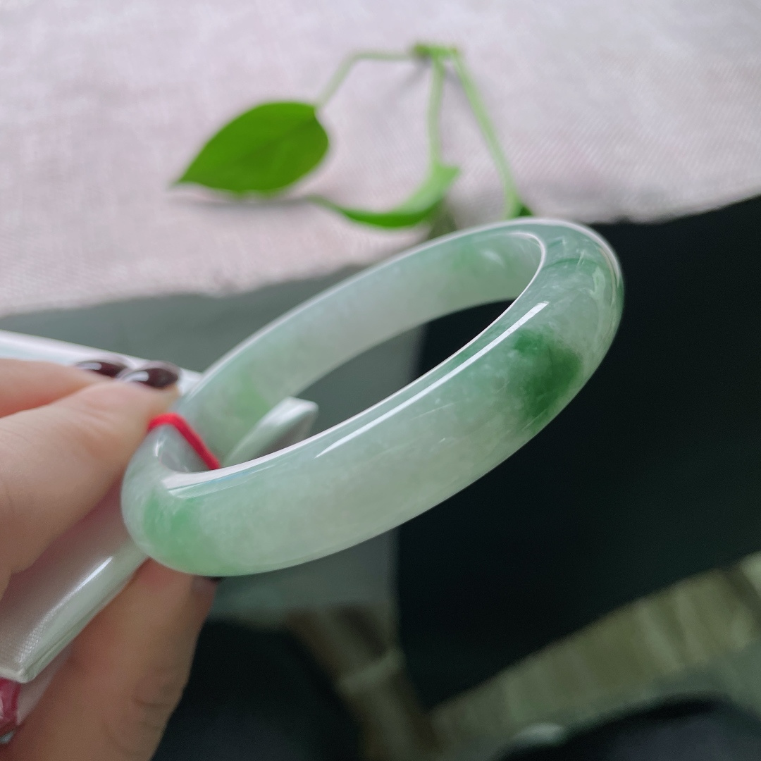 57.2/12/8，飘花正圈，水润，花色灵动飘逸，活泼不失大气婉约，无裂，ss50757a