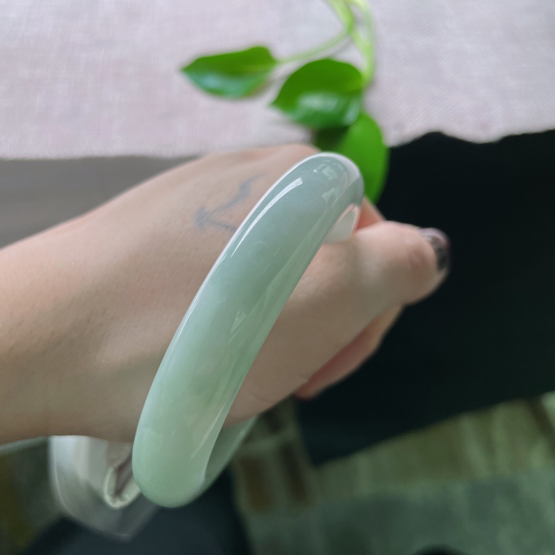 56.4/11.9/8，浅绿底正圈，浅笑轻柔，种老，细润，温柔又优雅，有纹，ss51952a