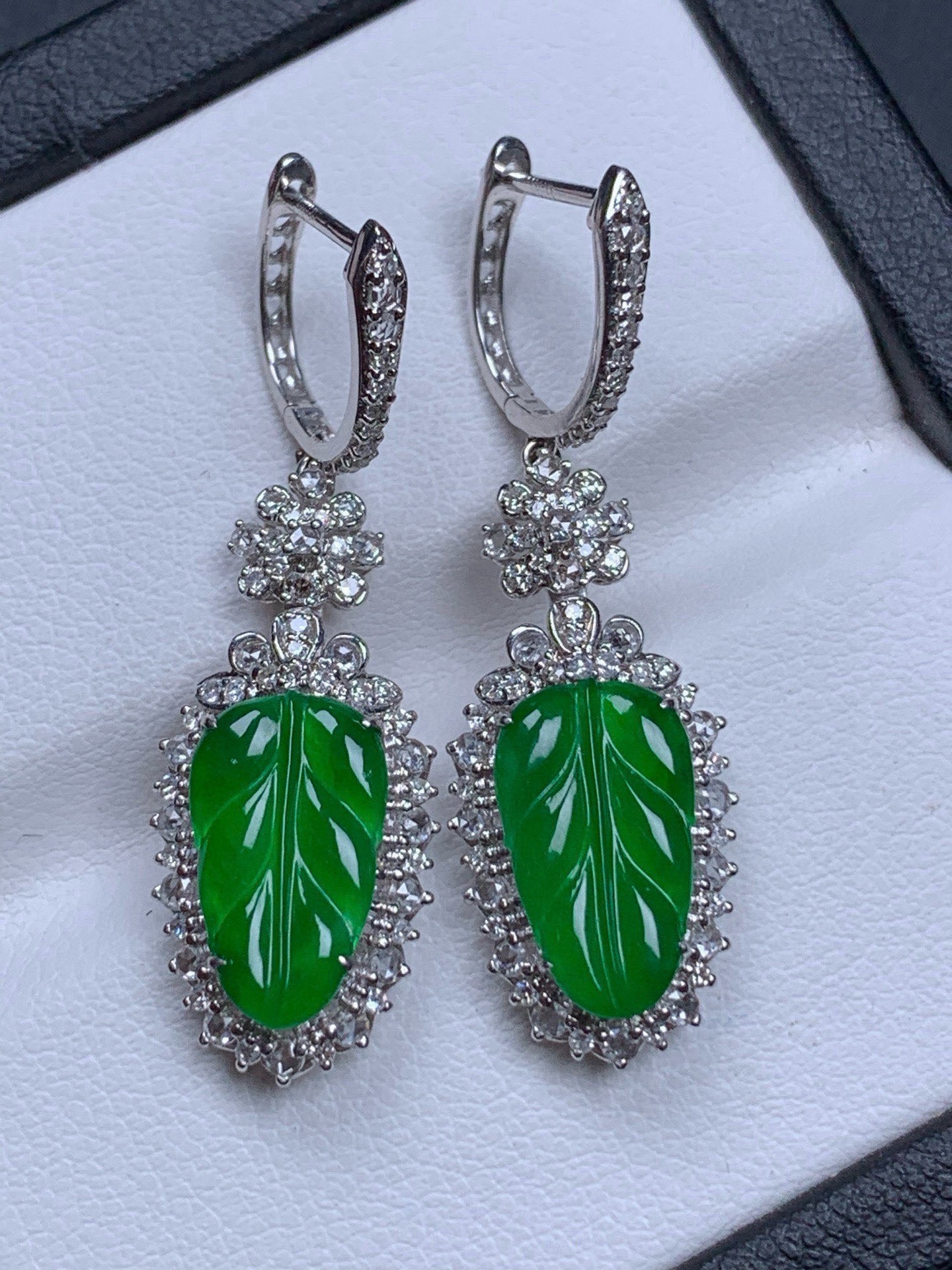 18k金镶嵌冰阳绿叶子耳包35.8/11.6/6.4，裸石13/8/2.5