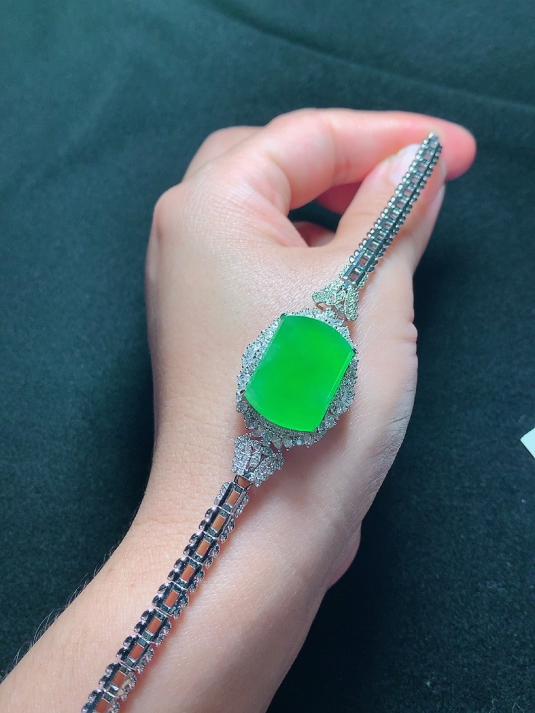 ️18k金镶嵌冰种阳绿手链，种老水头好，又冰又润，饱满：28.5/21.6/8.2mm裸石：20.