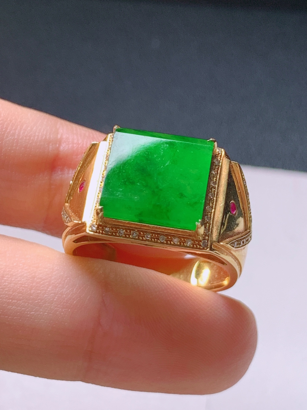 ️ 冰阳绿方形男戒，无裂色阳，裸石10.8-2.8，圈口16