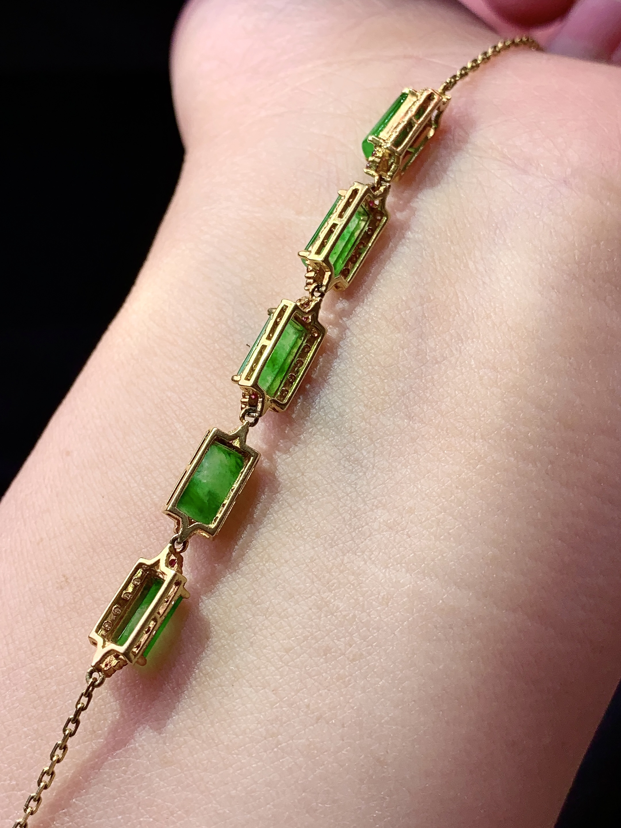 18k金钻镶嵌满绿玉柱手链 玉质细腻 色泽艳丽清新 水润亮眼 整体尺寸160*4.8*4.2j3