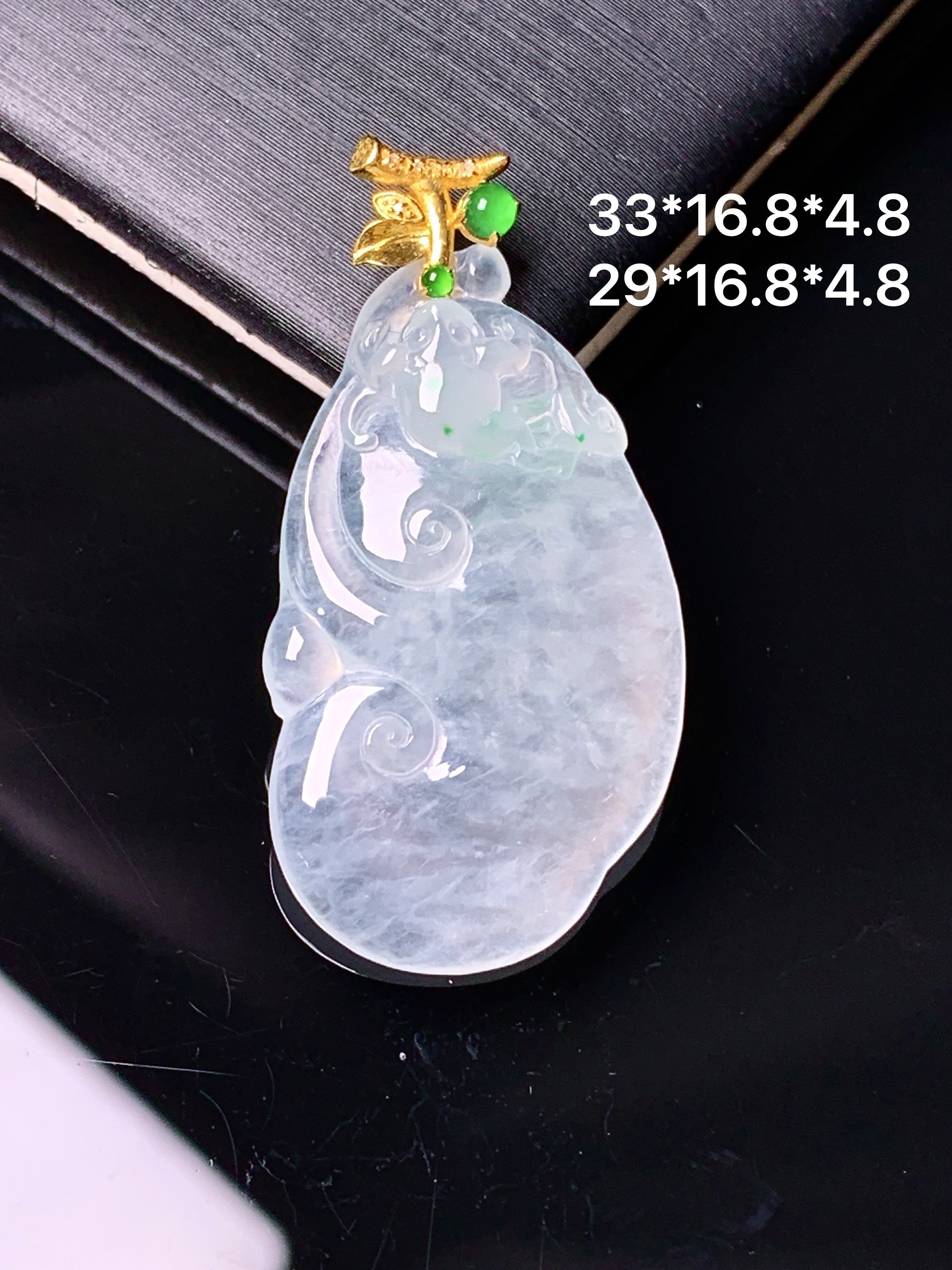 18k金钻镶嵌冰种如意吊坠 玉质细腻 色泽艳丽清新 水润亮眼 整体尺寸33*16.8*4.8e1