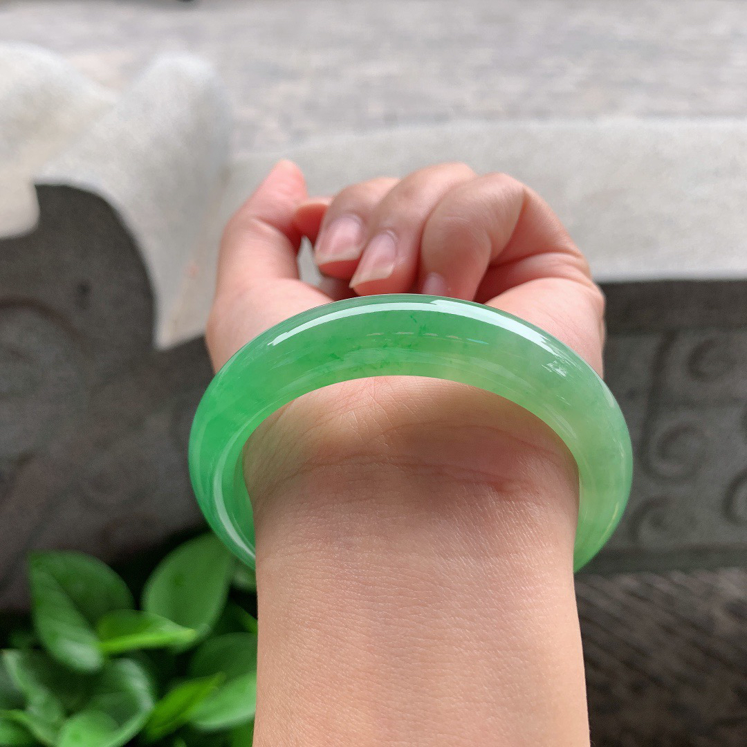 圈口 54.7-12.7-8.3【冰芙蓉绿正圈手镯】