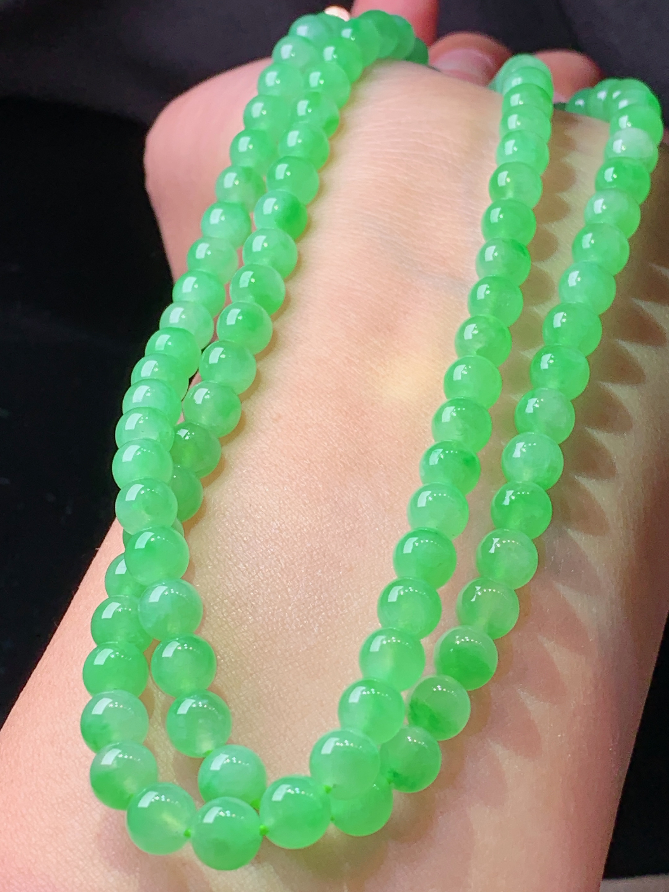 冰阳绿圆珠项链 玉质细腻 色泽艳丽清新 水润亮眼 整体尺寸6h3