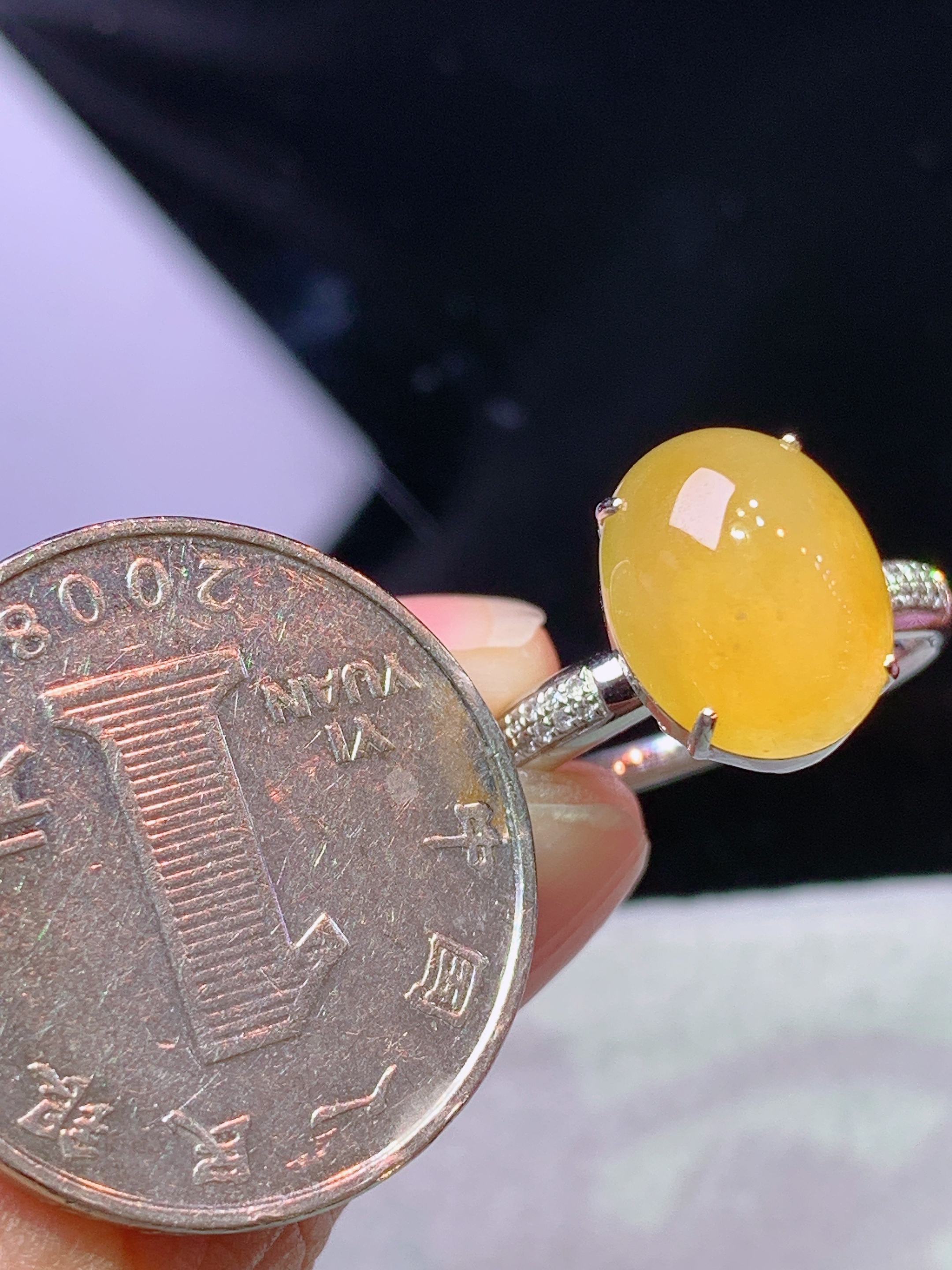 18k金钻镶嵌冰黄翡蛋面戒指 玉质细腻 色泽艳丽清新 水润亮眼 圈口12.5 裸石尺寸12.2*9.6*6L2