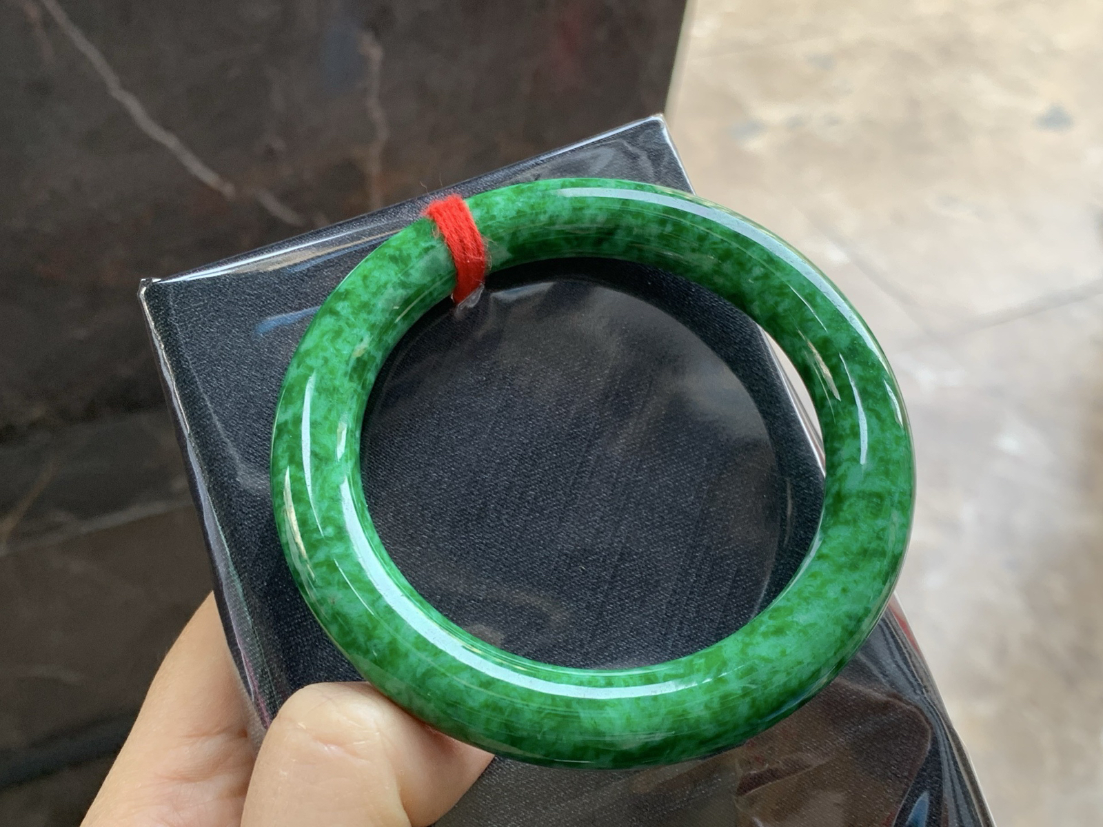 57-10.5

藓加绿圆条手镯^_^特色料子～