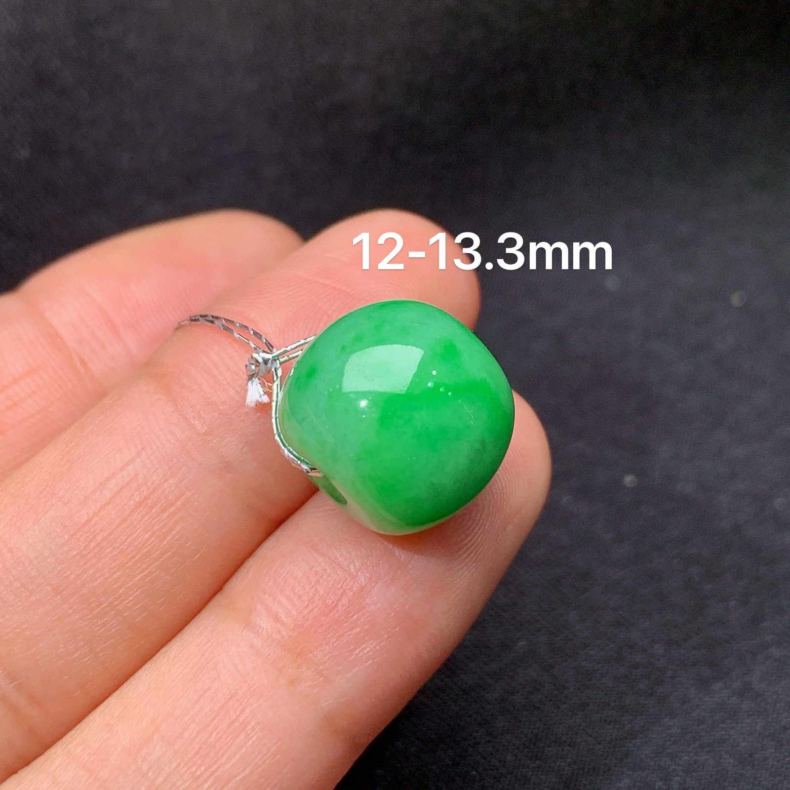 翠绿路路通 品相好 料子细腻 尺寸12*13.3