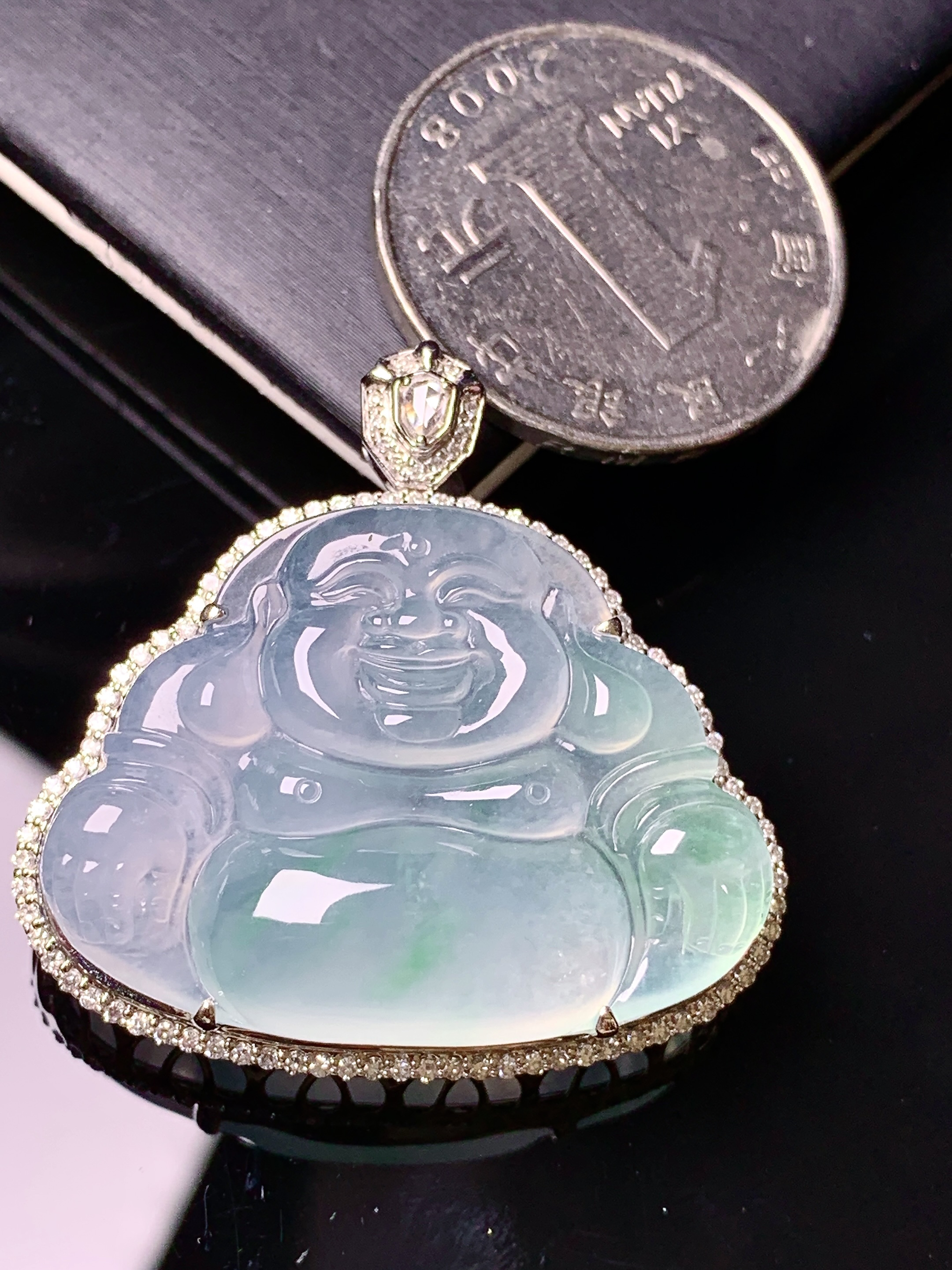 18k金钻镶嵌冰种飘绿佛公吊坠 玉质细腻 色泽艳丽清新 水润亮眼 整体尺寸34.2*35.2*11g2