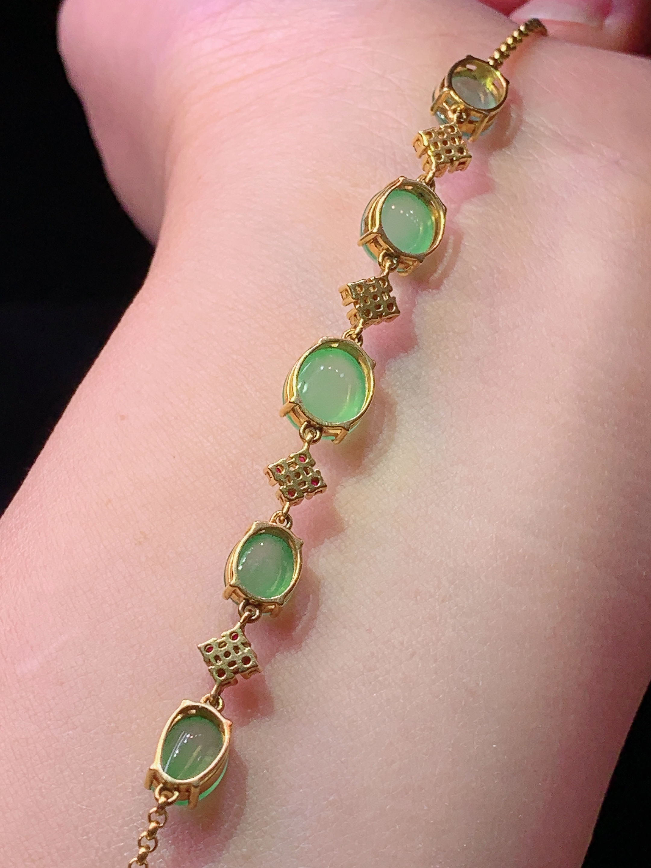 18k金钻镶嵌冰晴绿蛋面手链 玉质细腻 色泽艳丽清新 水润亮眼 整体尺寸170*4*5.6j3