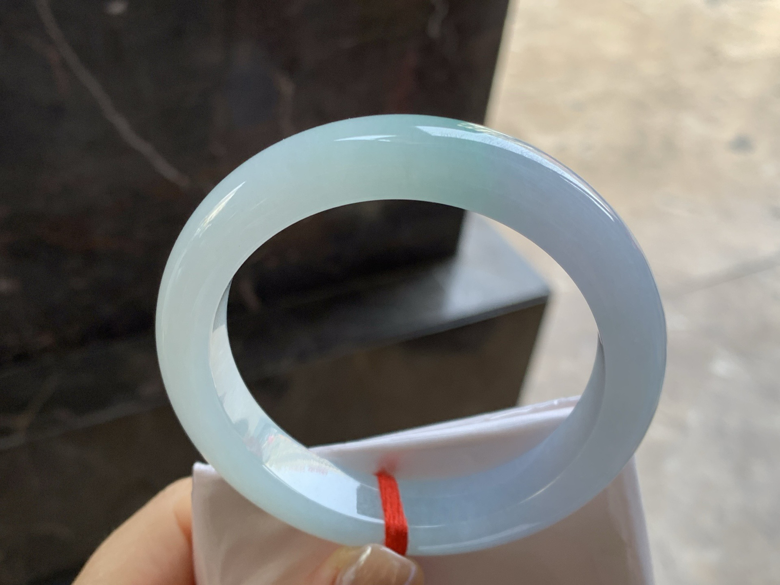 57-12.4-9.4

春带彩手镯^_^底子细腻有种水