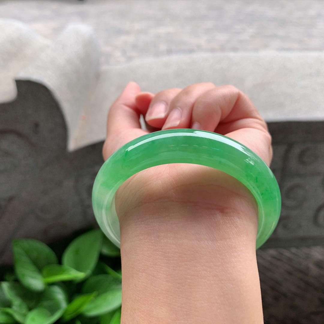 圈口 54.7-12.7-8.3【冰芙蓉绿正圈手镯】