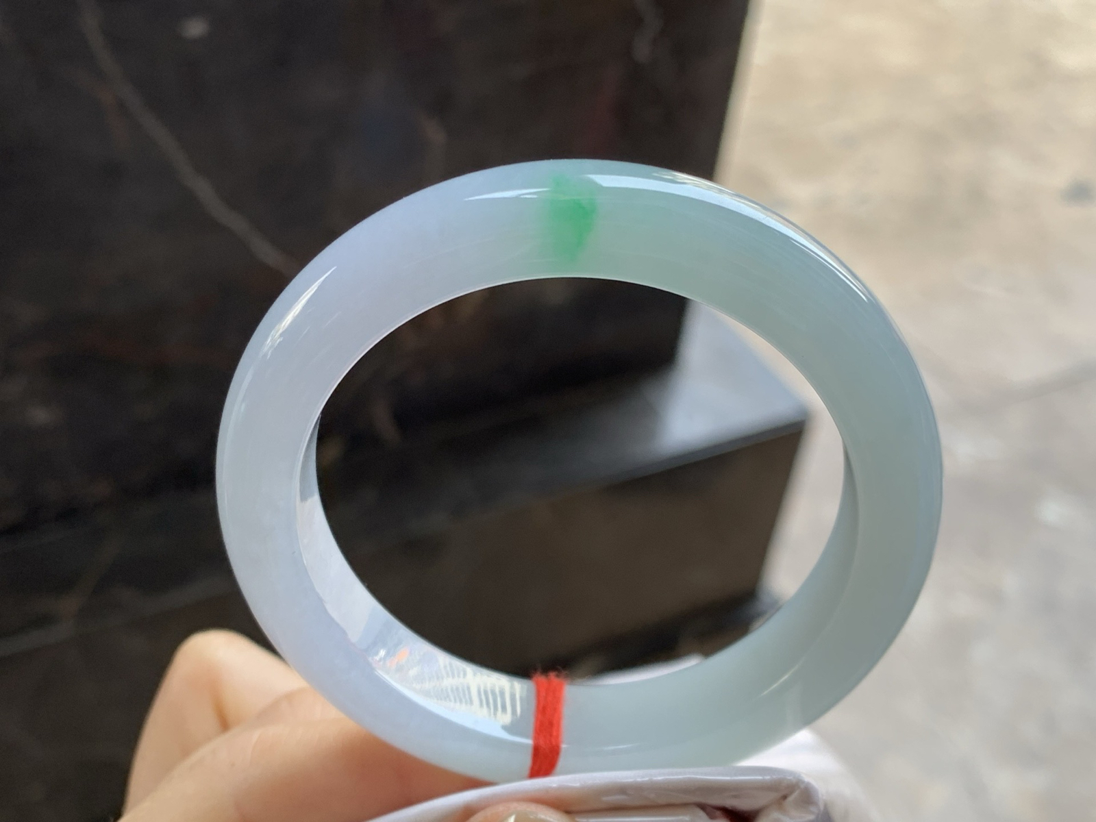 57-12.4-9.4

春带彩手镯^_^底子细腻有种水