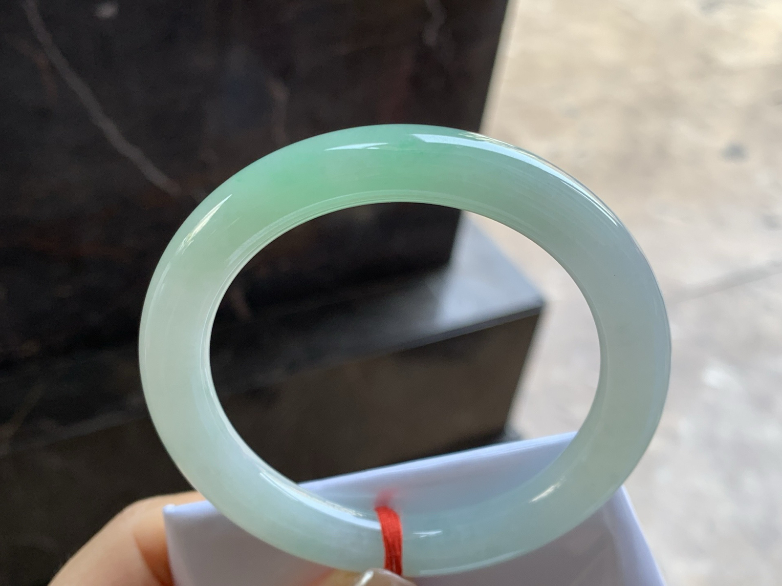 56-10

带色圆条手镯^_^底子细腻干净 小清新