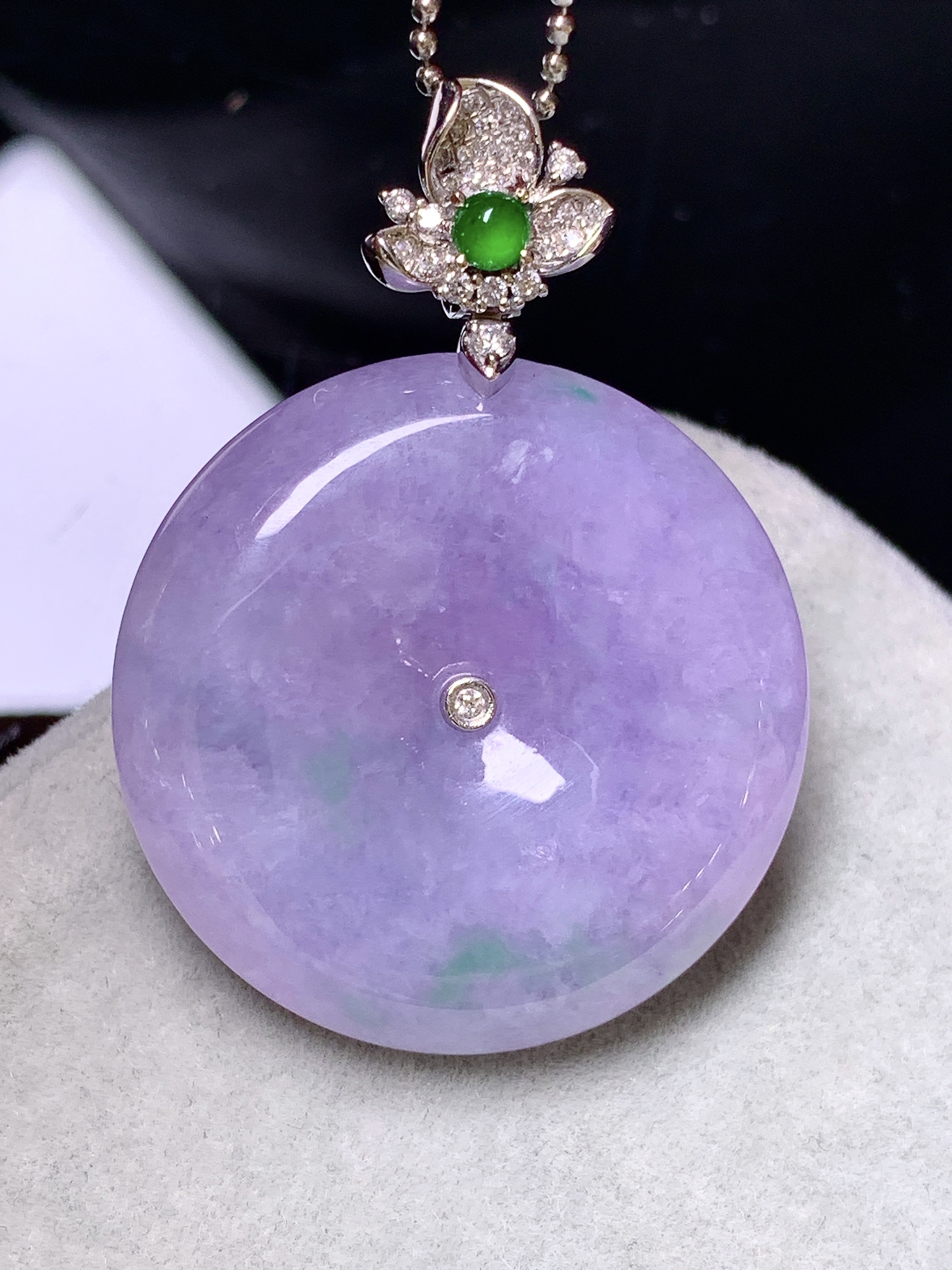 18k金钻镶嵌紫罗兰平安扣吊坠 玉质细腻 色泽艳丽清新 水润亮眼 整体尺寸37*27*6.3L2