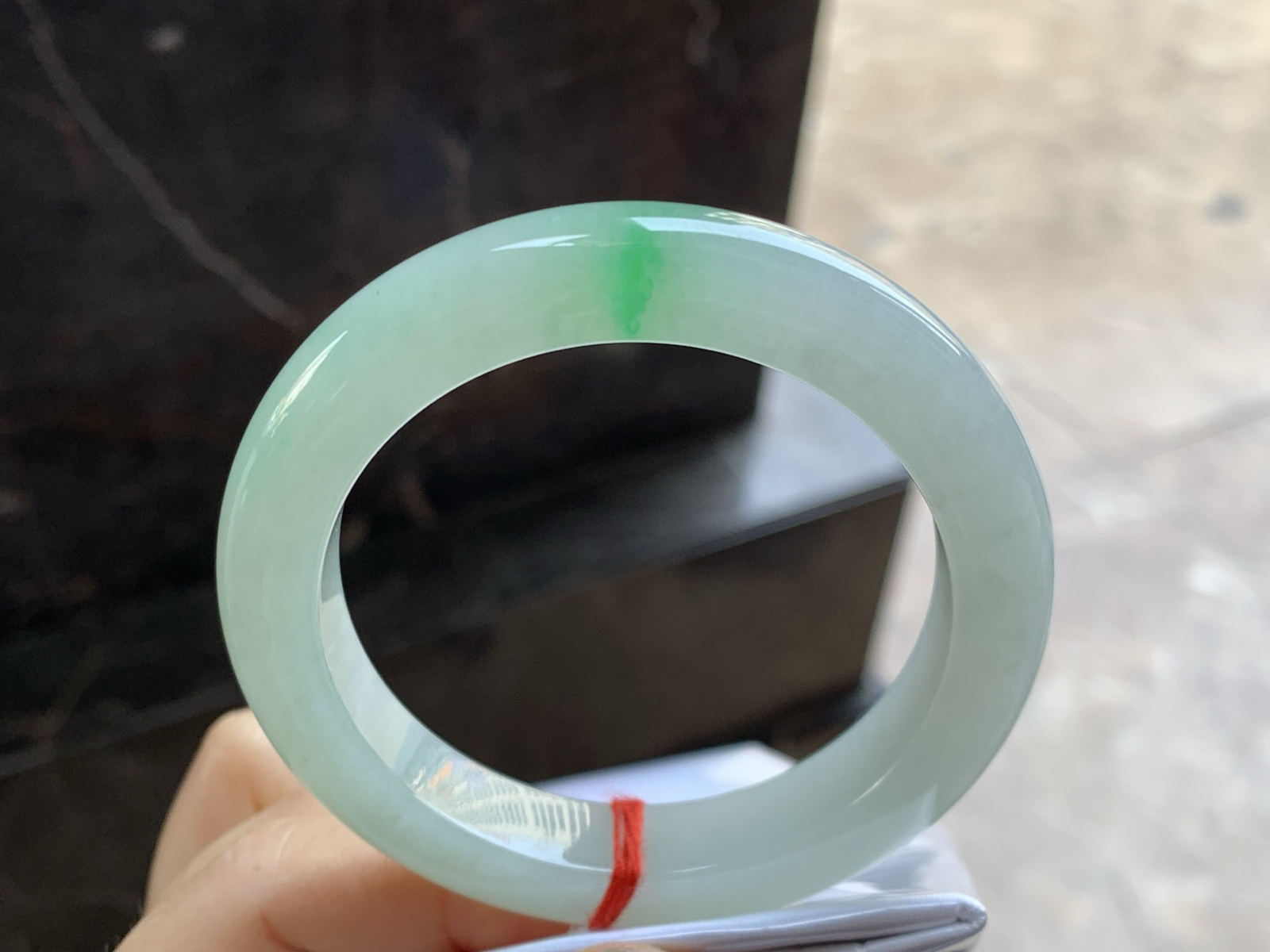 54-11.1-9.5

糯冰种带色手镯^_^有种有色～上手漂亮