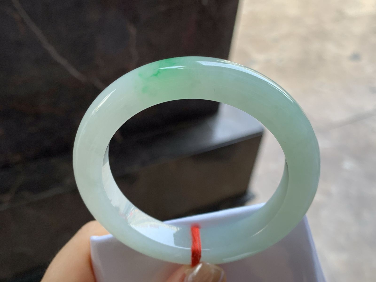 54-11.1-9.5

糯冰种带色手镯^_^有种有色～上手漂亮