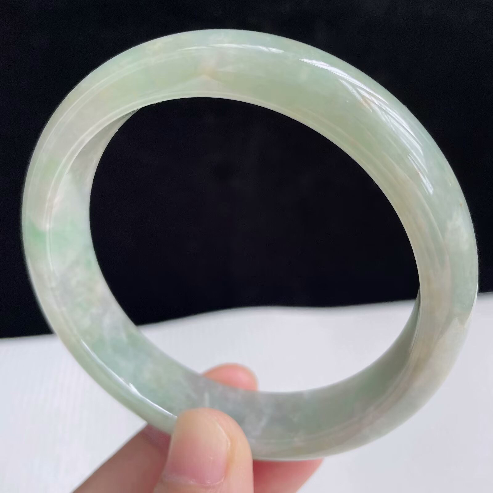 55.6圈飘绿玉镯翡翠好种色满色正圈手镯 51.80g