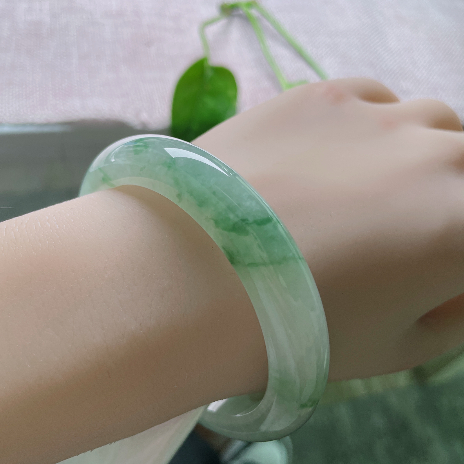 57/12/8.9，飘花正圈，一缕翠色游冰底，恍若春水初生时。ss50767a..