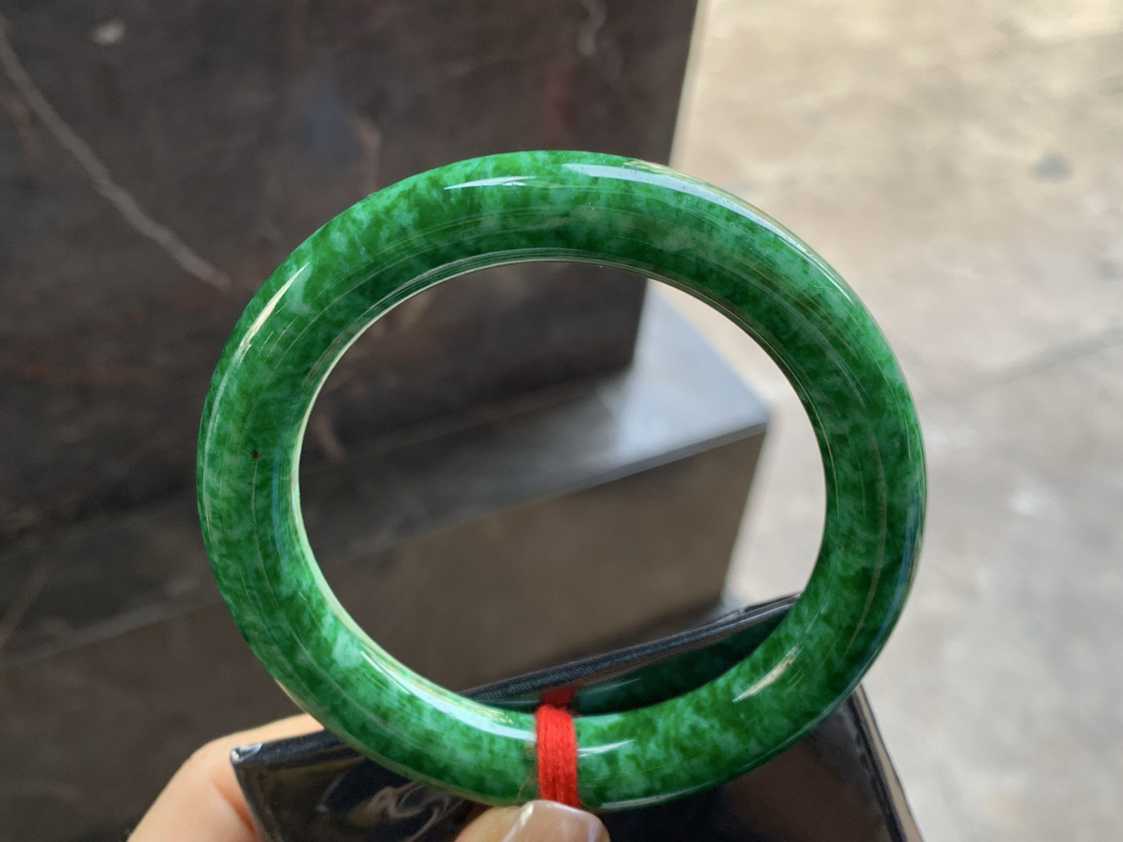 57-10.5

藓加绿圆条手镯^_^特色料子～