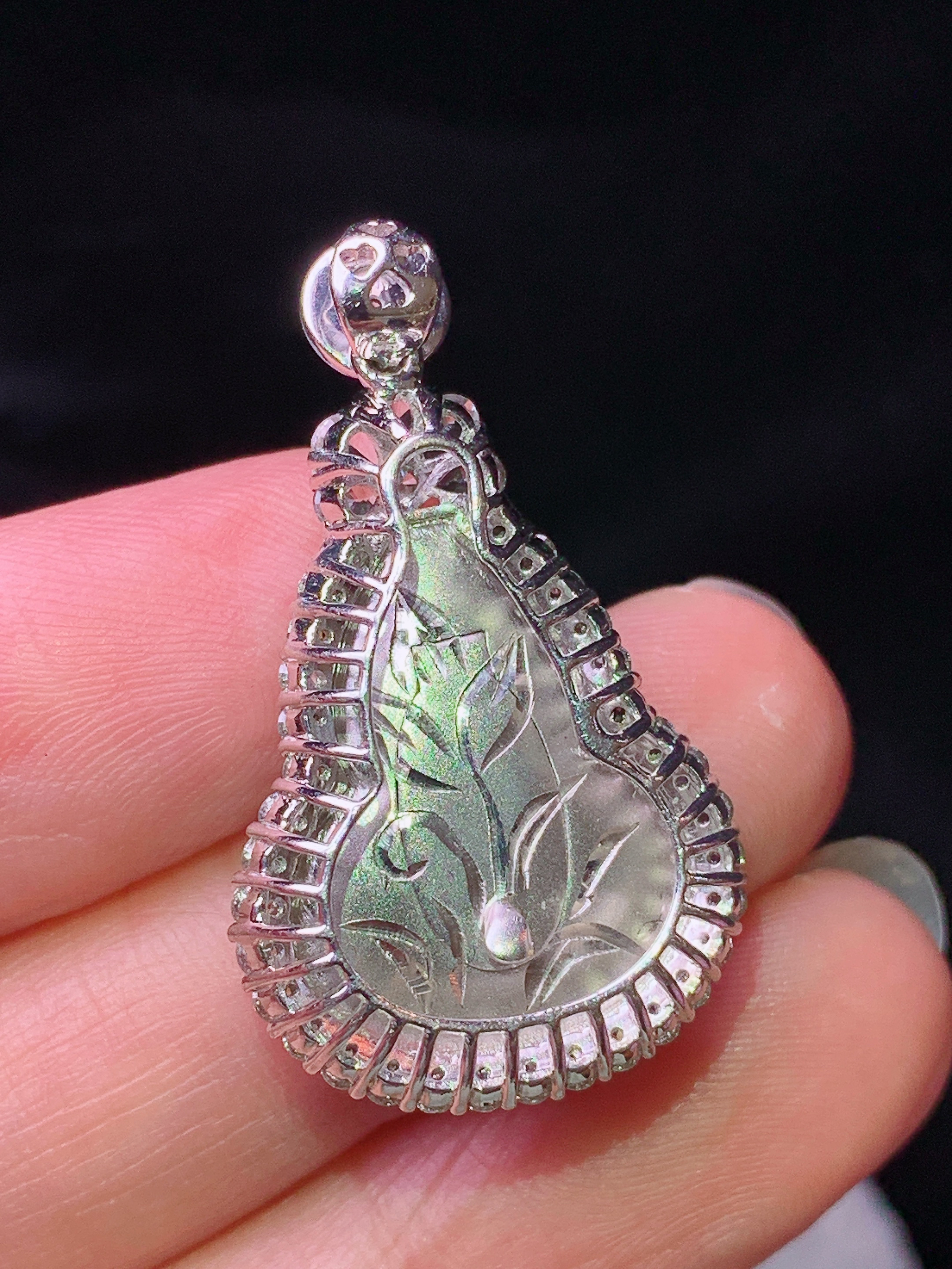 18k金钻镶嵌满绿葫芦吊坠 玉质细腻 色泽艳丽清新 水润亮眼 整体尺寸31.2*18.3*7.8s1