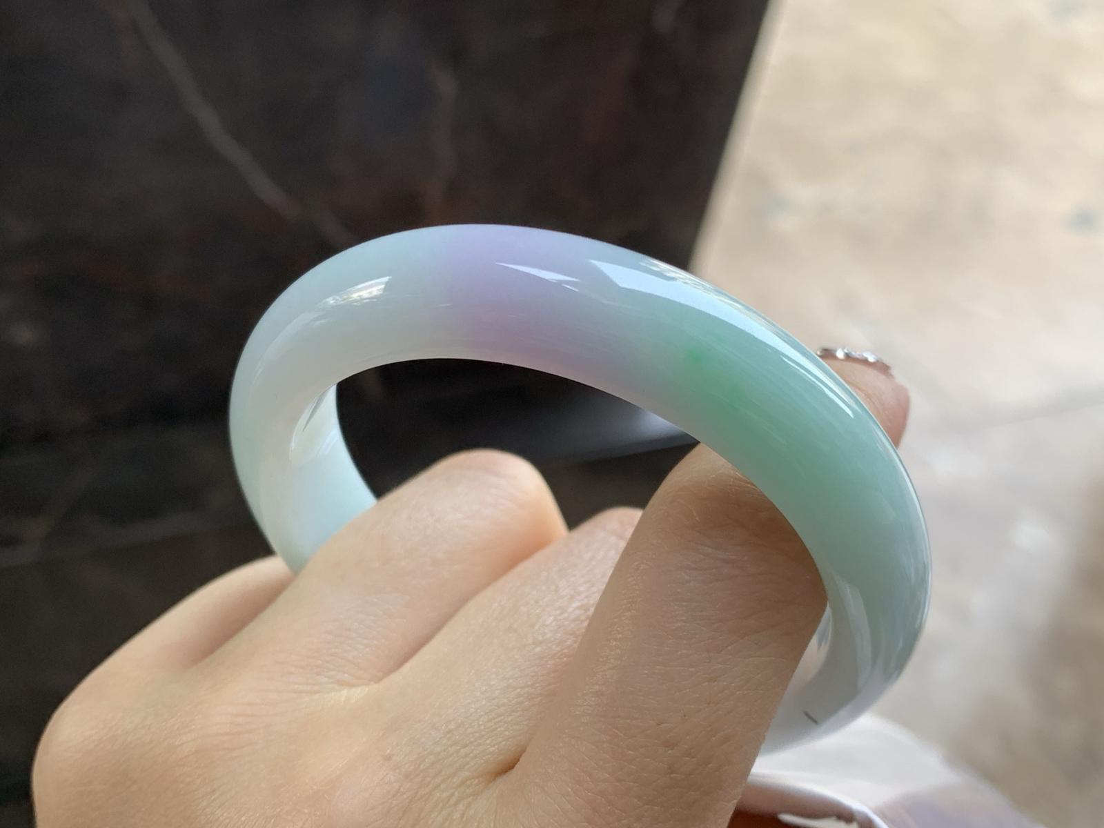 54.5-12.5-8.3

春带彩手镯^_^底子细腻 颜色漂亮小清新